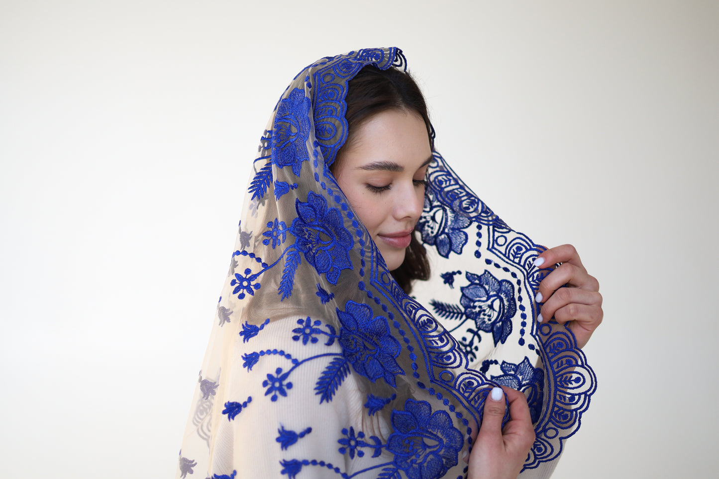 LONG VEIL WITH BLUE FLOWERS - MariaVeils