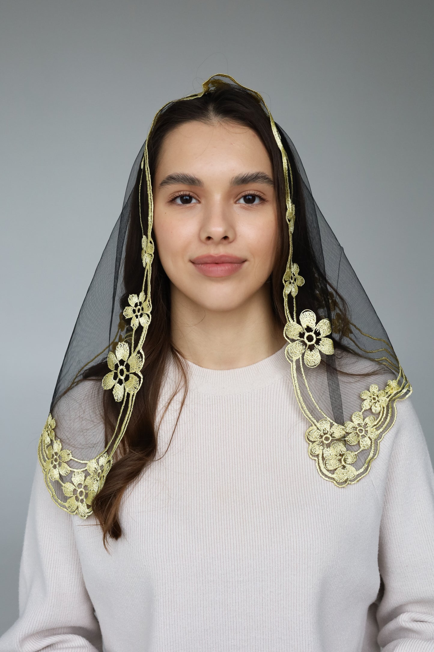 GREY FLORAL VEIL - MariaVeils