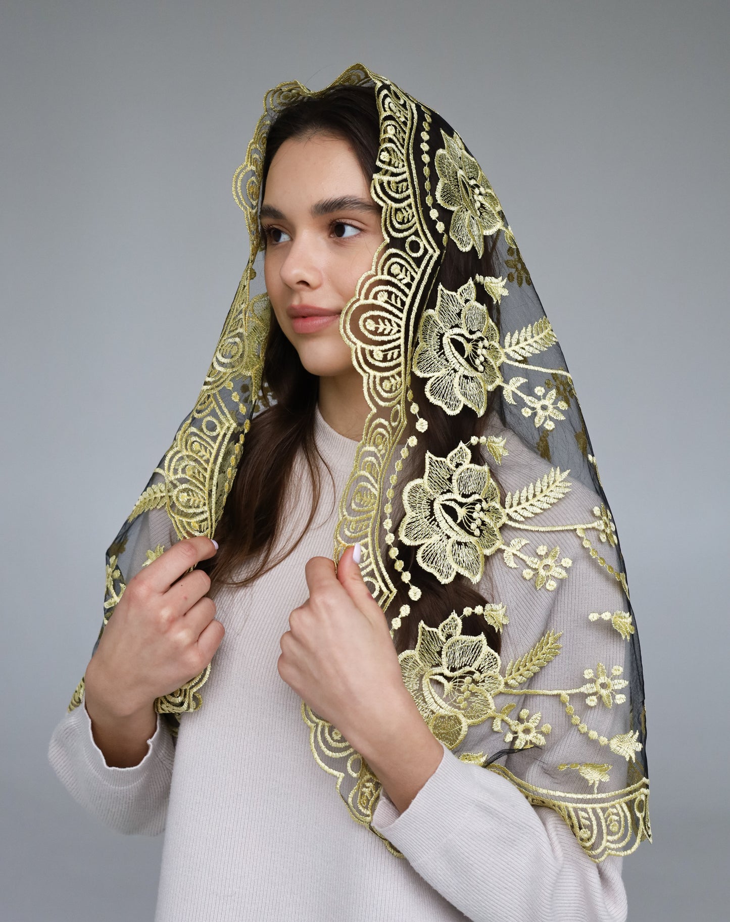 LONG GREY MANTILLA - MariaVeils