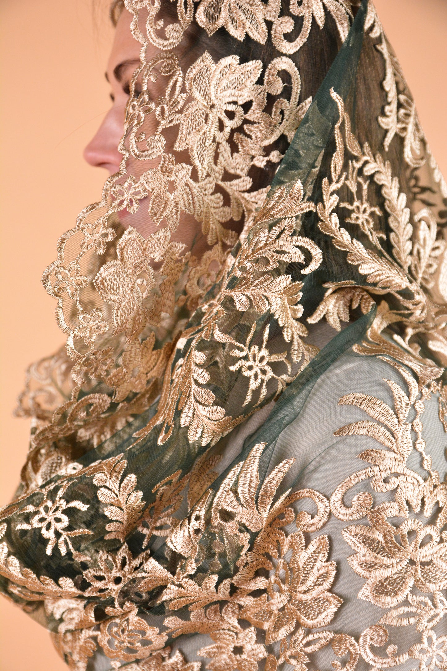 GOLD & GREEN MANTILLA - MariaVeils