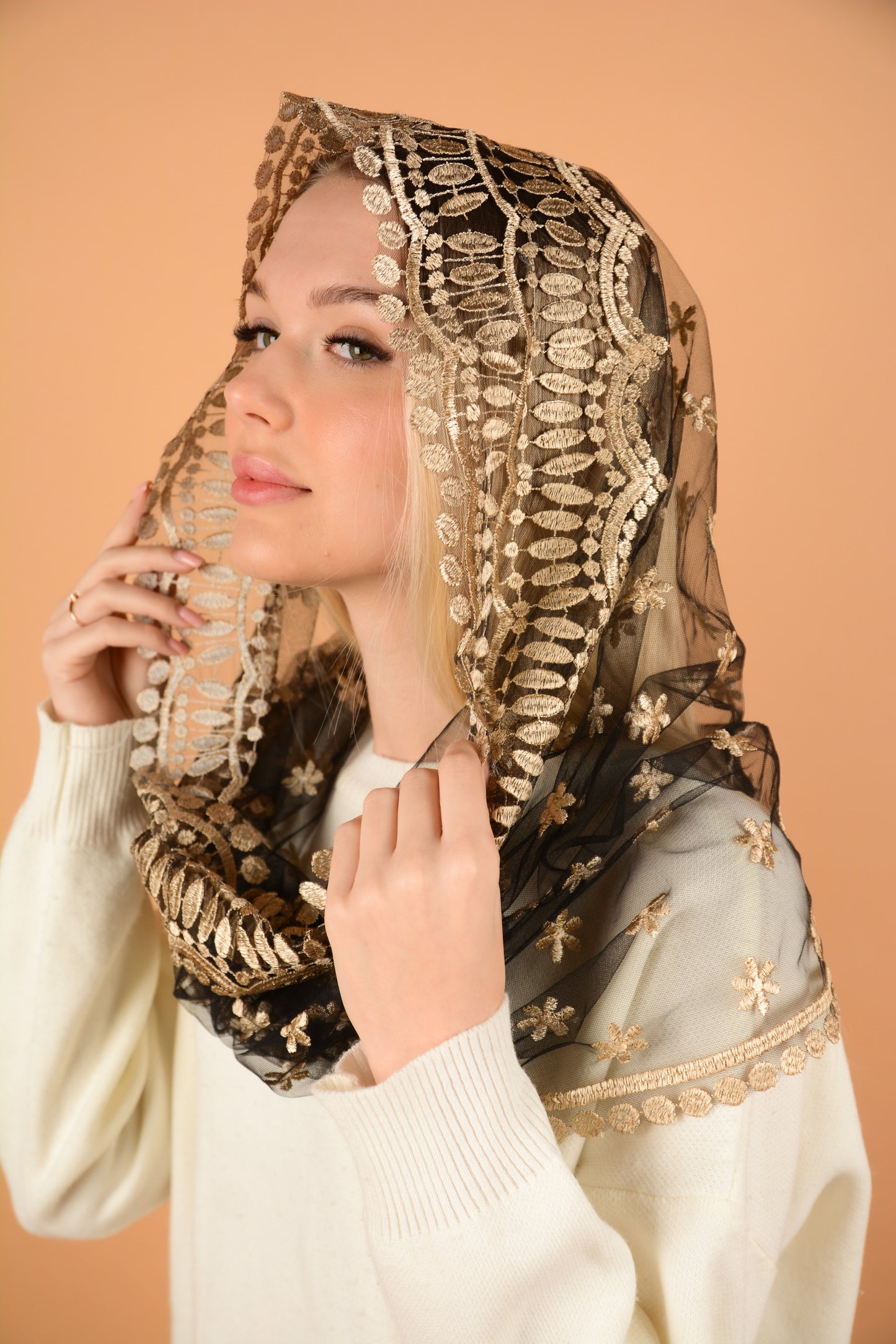 INFINITY GOLD MANTILLA - MariaVeils