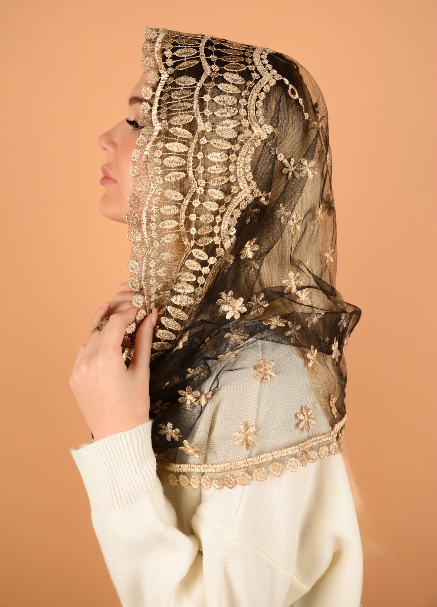 INFINITY GOLD MANTILLA - MariaVeils