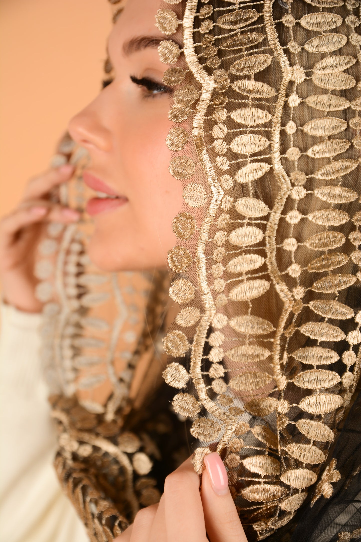 INFINITY GOLD MANTILLA - MariaVeils