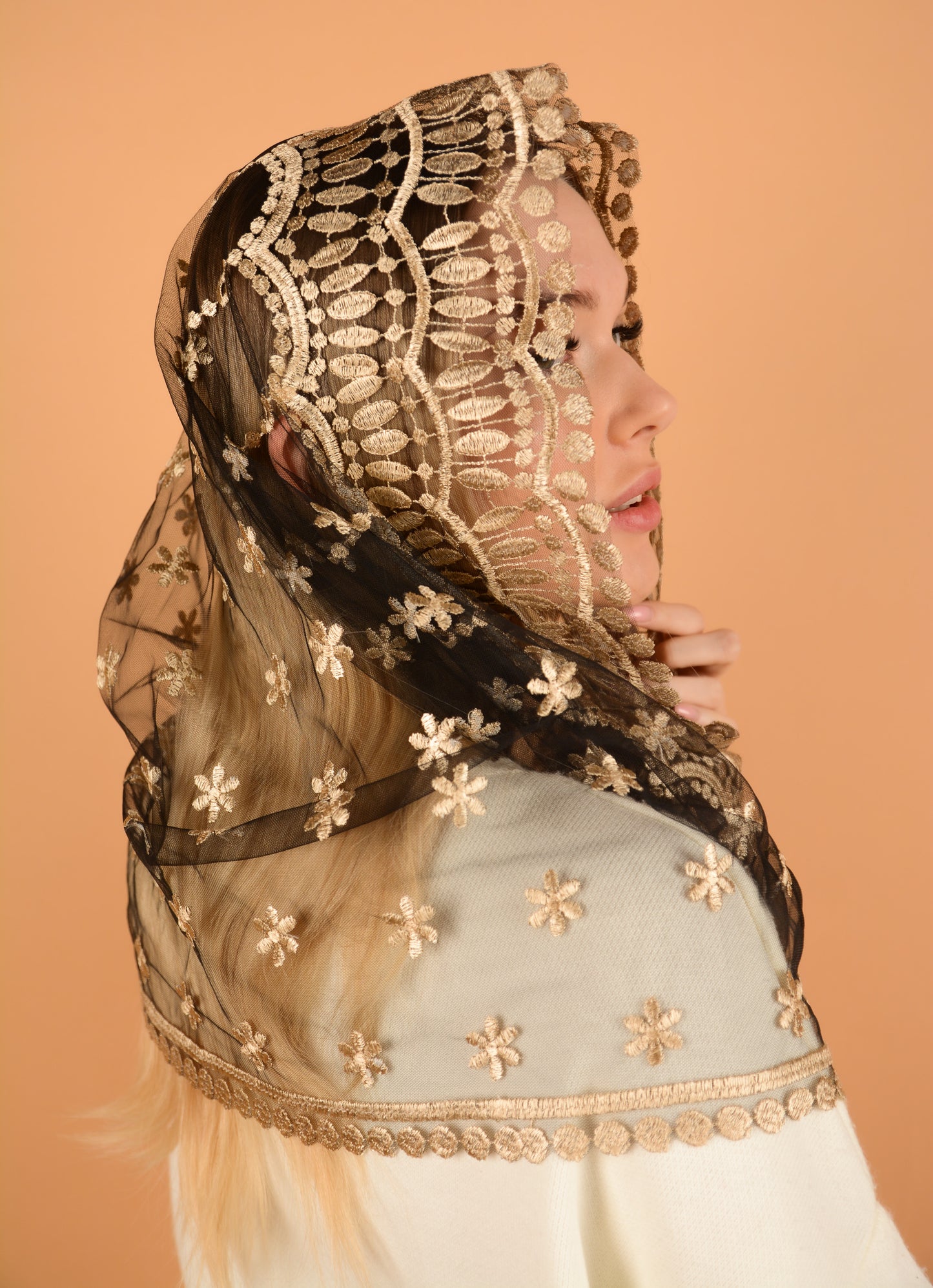 INFINITY GOLD MANTILLA - MariaVeils