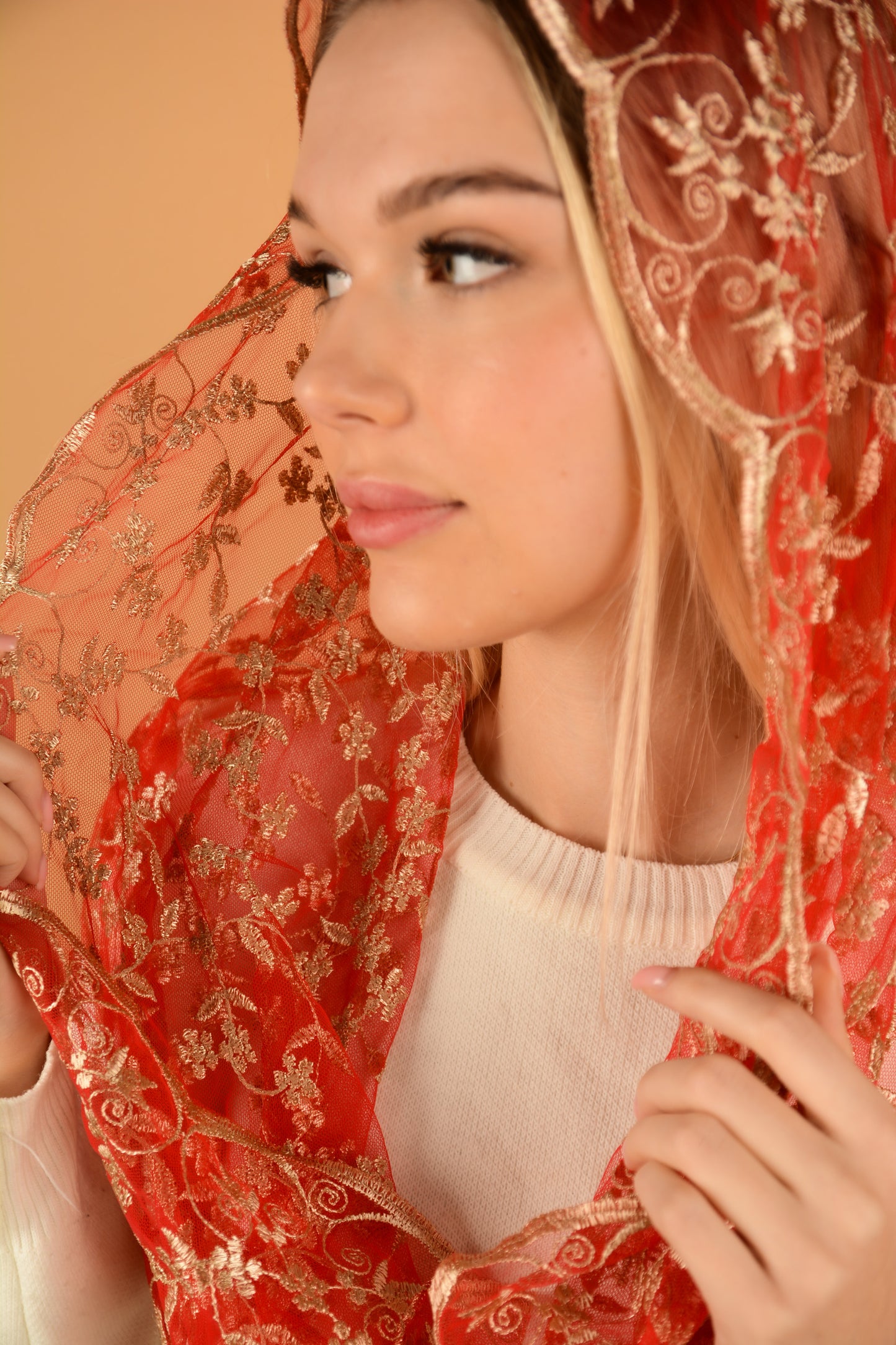 Gold Infinity Mantilla - MariaVeils