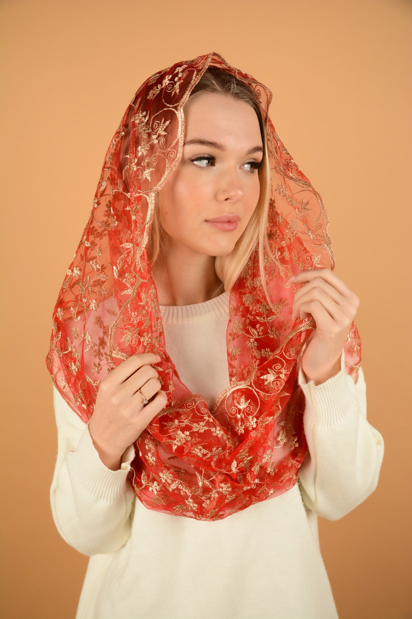 Gold Infinity Mantilla - MariaVeils