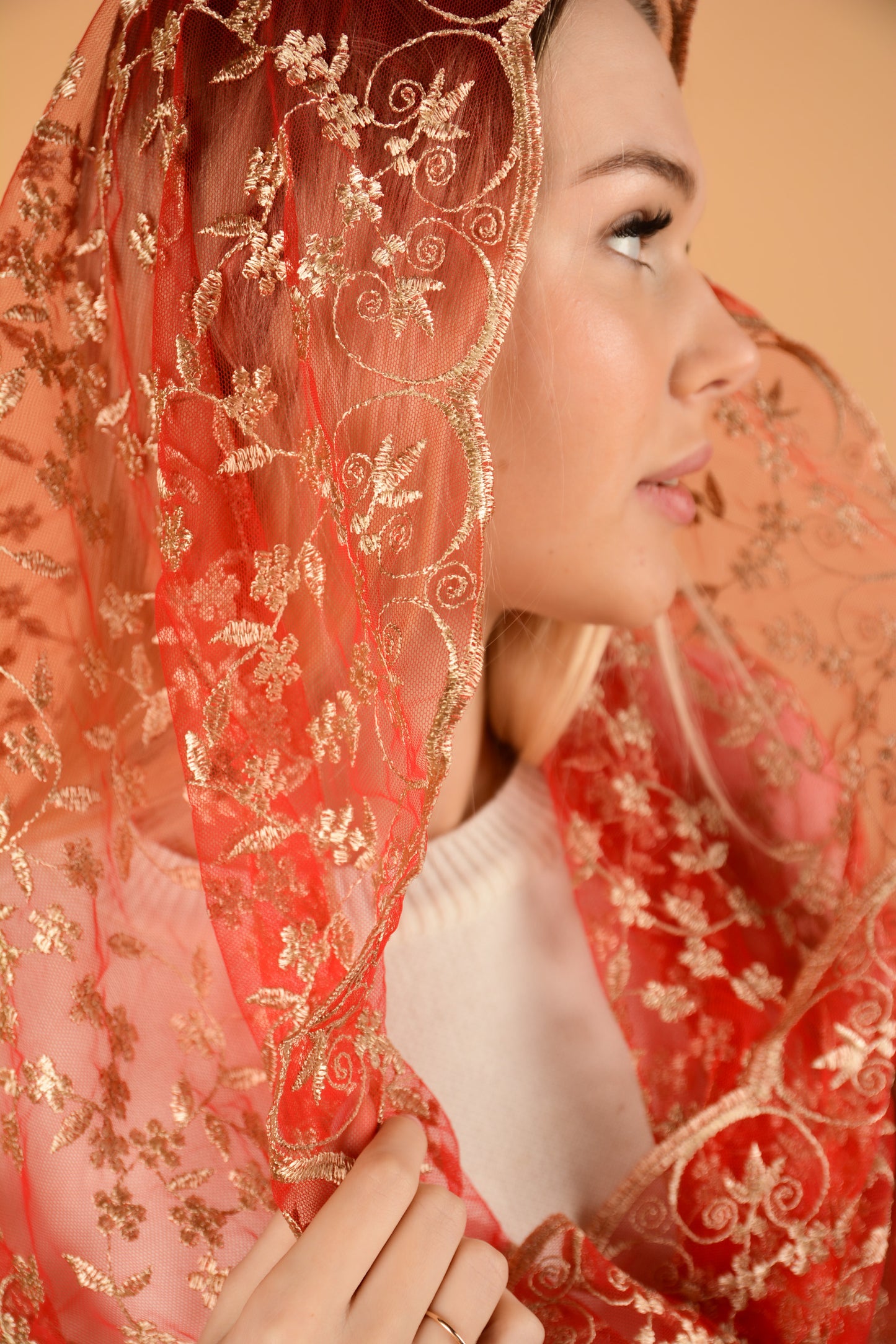 Gold Infinity Mantilla - MariaVeils