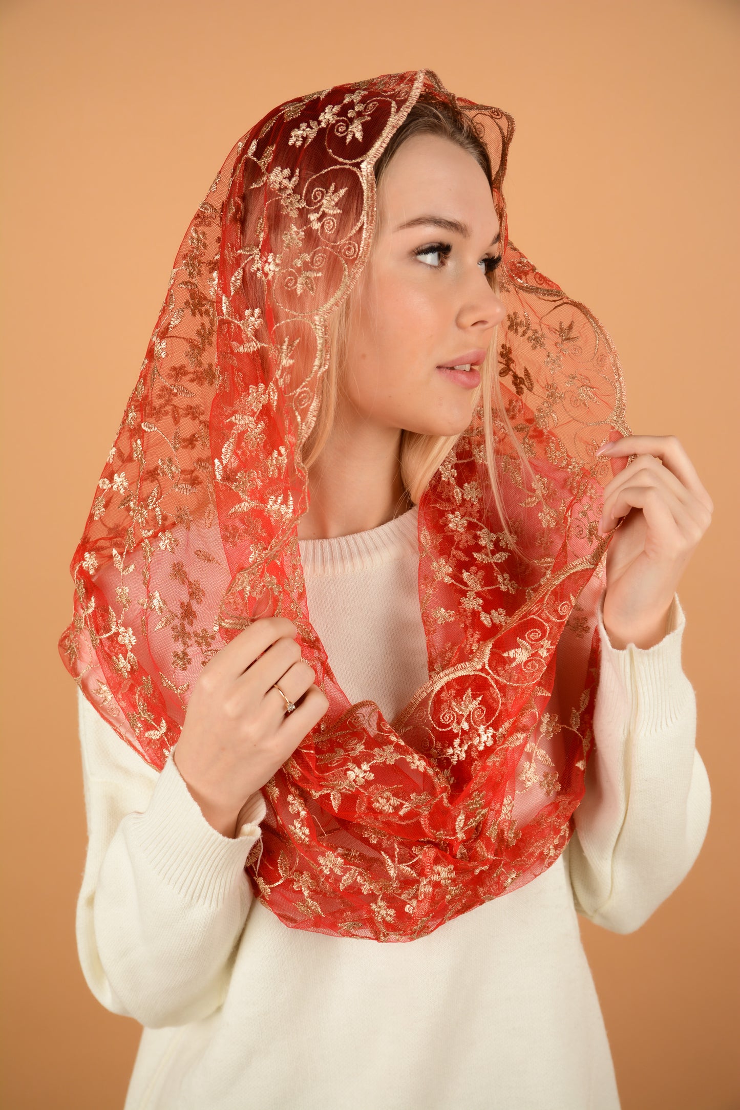 Gold Infinity Mantilla - MariaVeils