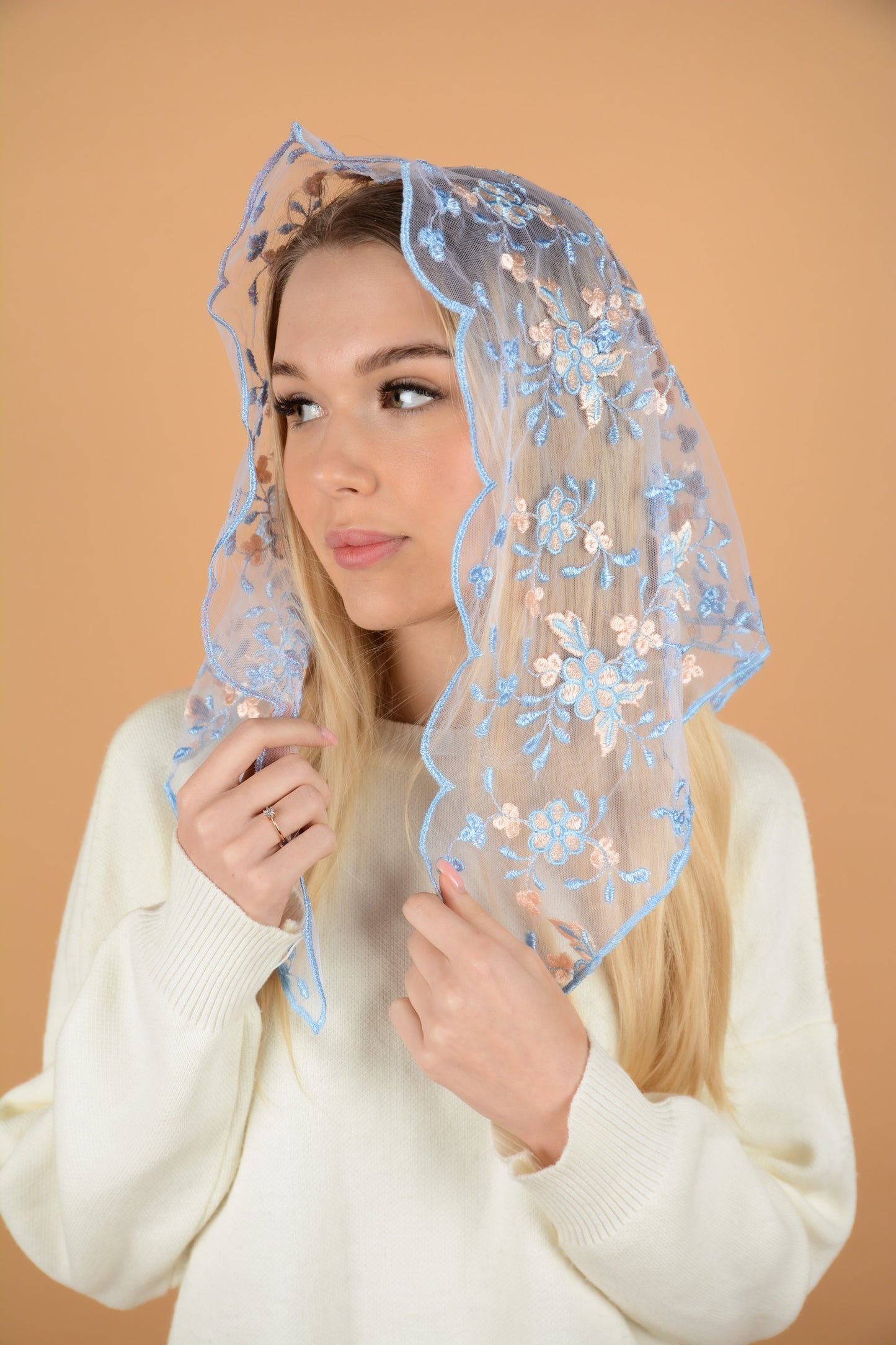SHORT PEACH & BLUE VEIL - MariaVeils