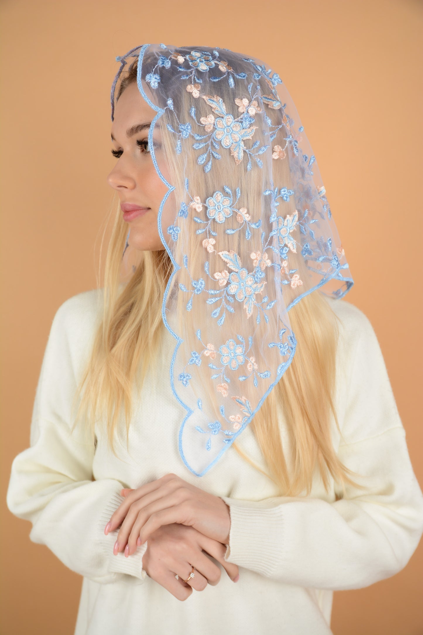 SHORT PEACH & BLUE VEIL - MariaVeils