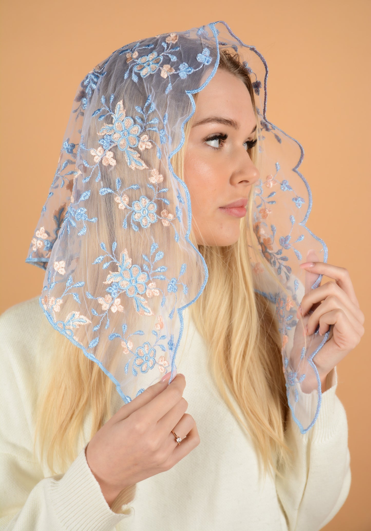 SHORT PEACH & BLUE VEIL - MariaVeils