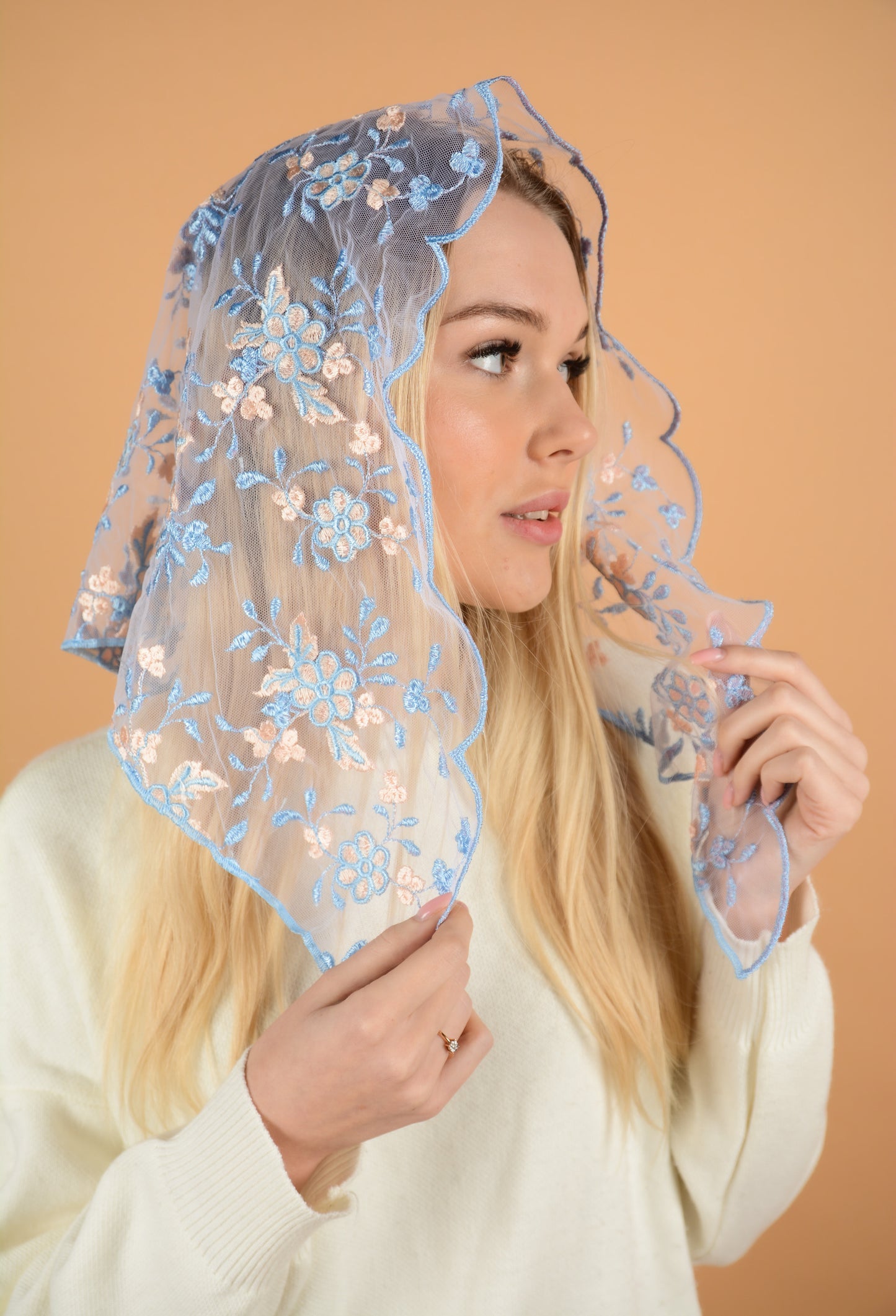 SHORT PEACH & BLUE VEIL - MariaVeils