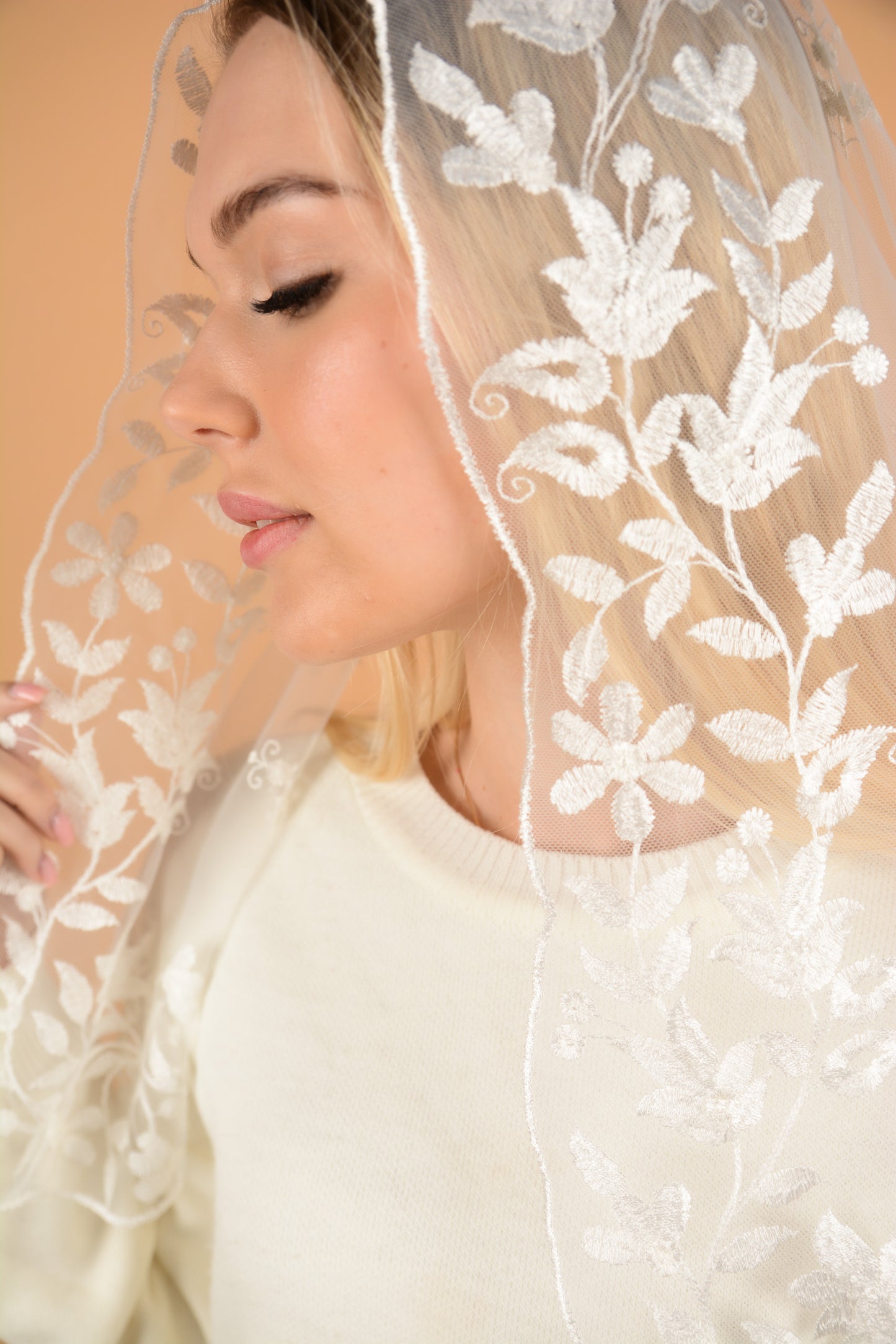 LONG IVORY EXCLUSIVE VEIL - MariaVeils