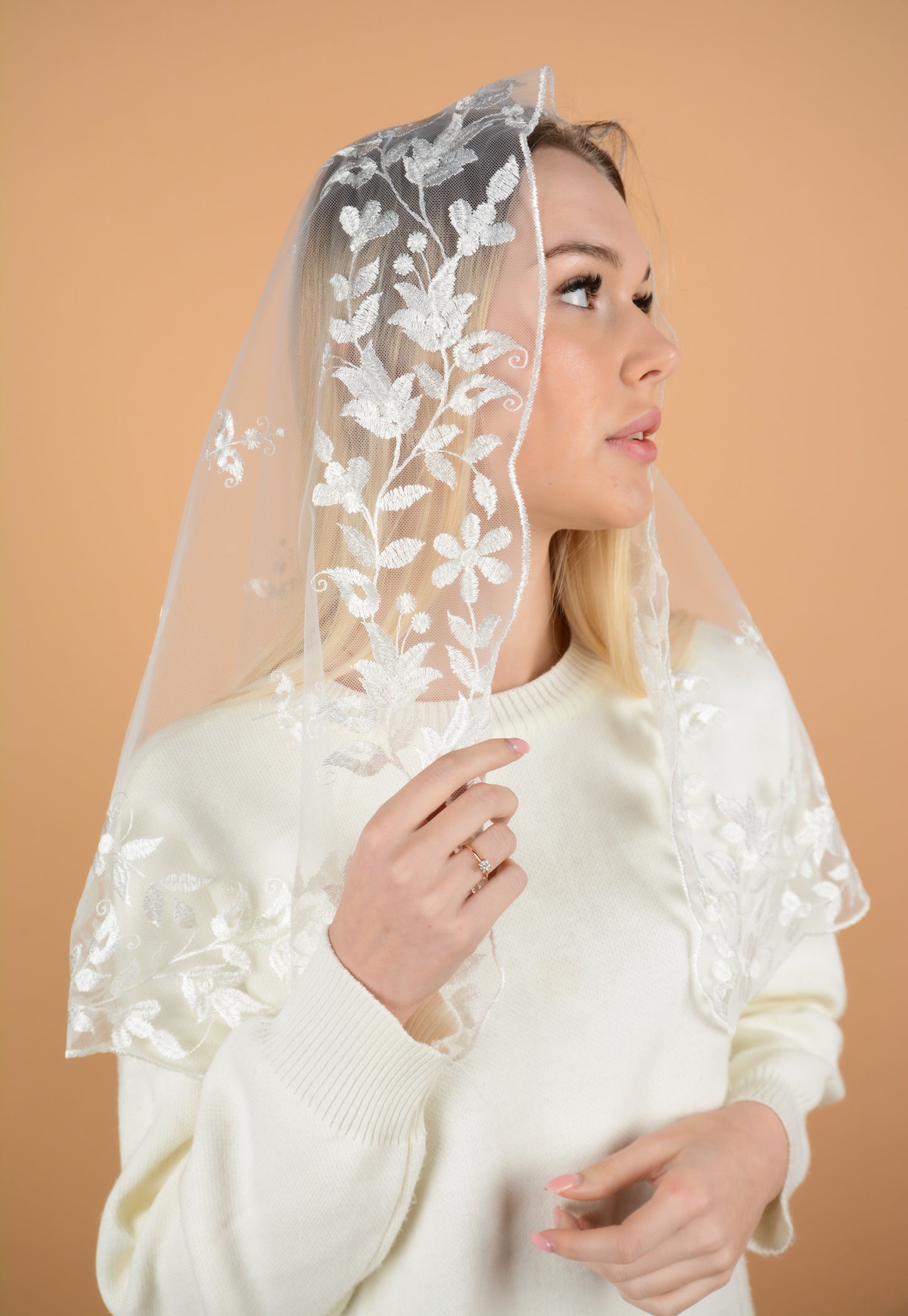LONG IVORY EXCLUSIVE VEIL - MariaVeils