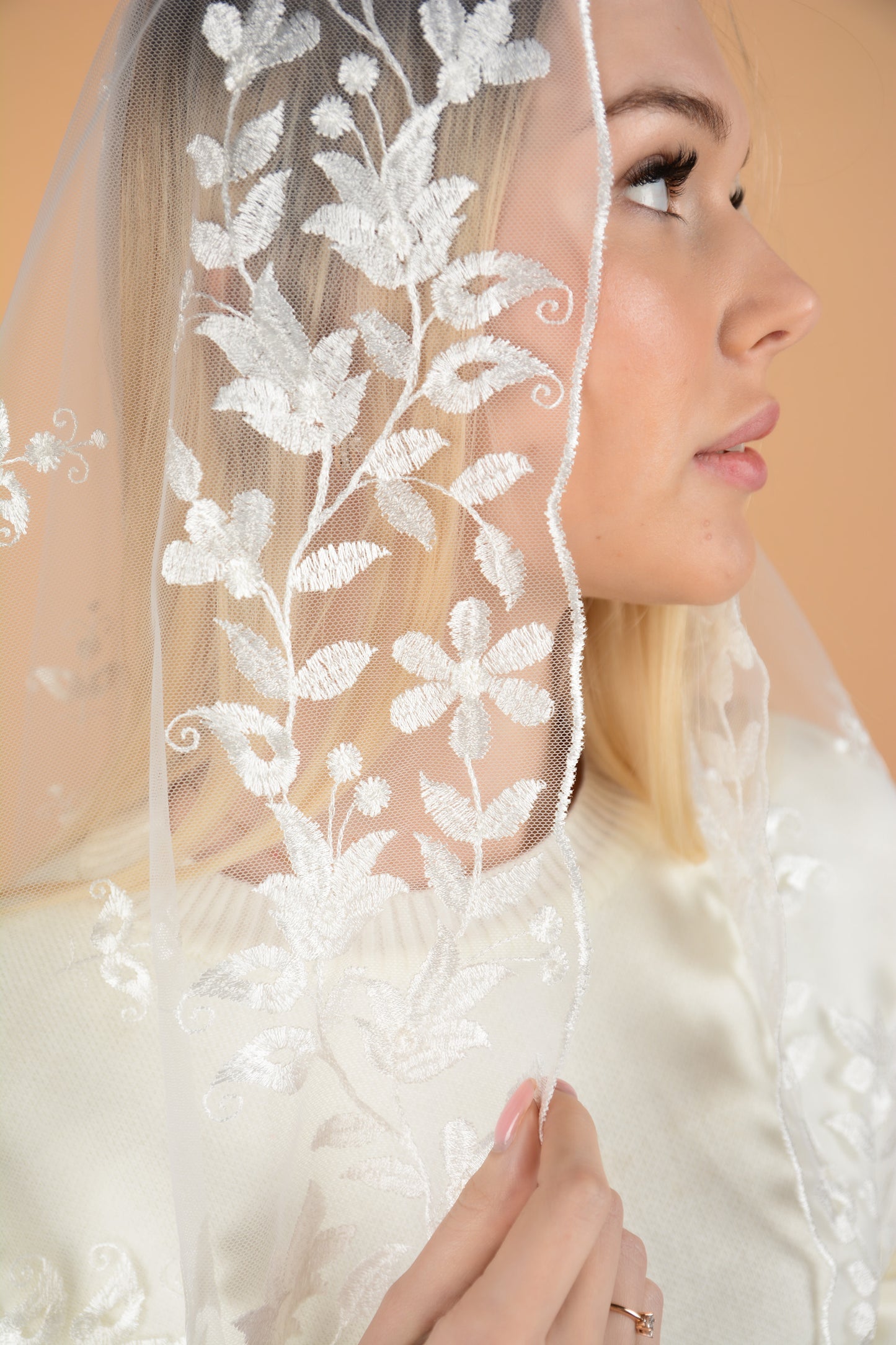LONG IVORY EXCLUSIVE VEIL - MariaVeils