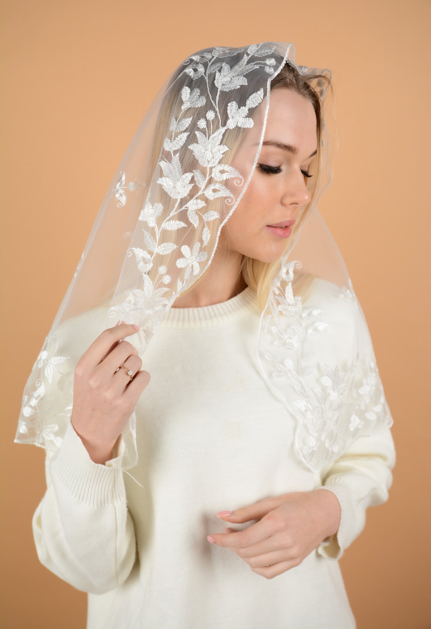 LONG IVORY EXCLUSIVE VEIL - MariaVeils