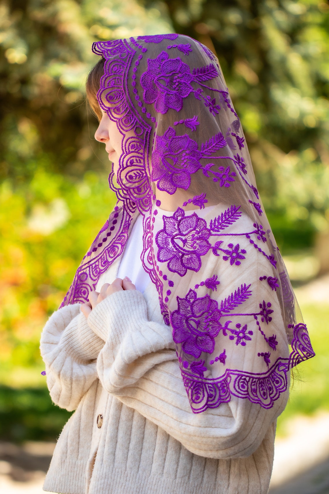 Long lace mantilla in purple color - MariaVeils