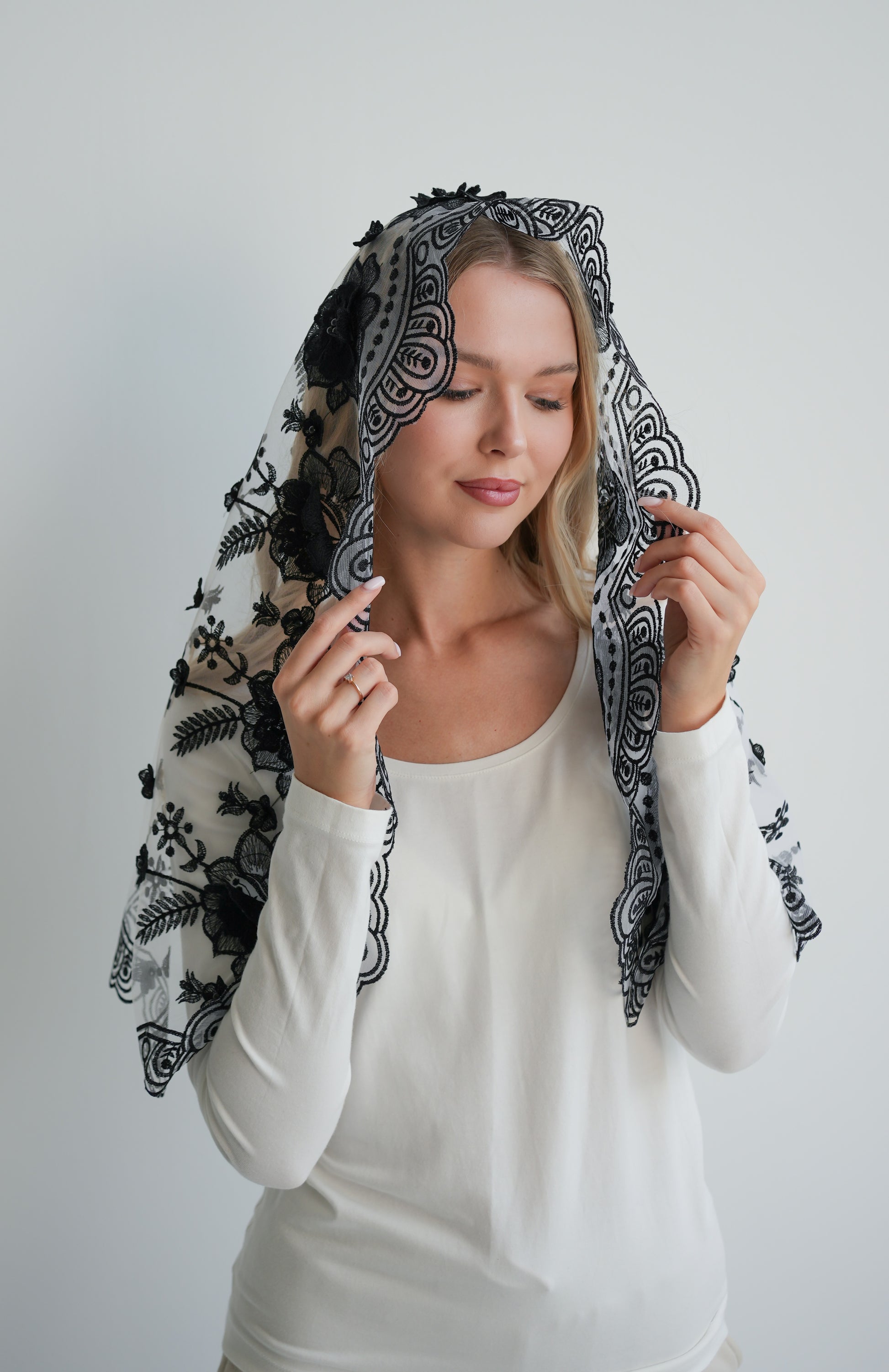 NEW 3D BLACK & WHITE VEIL - MariaVeils