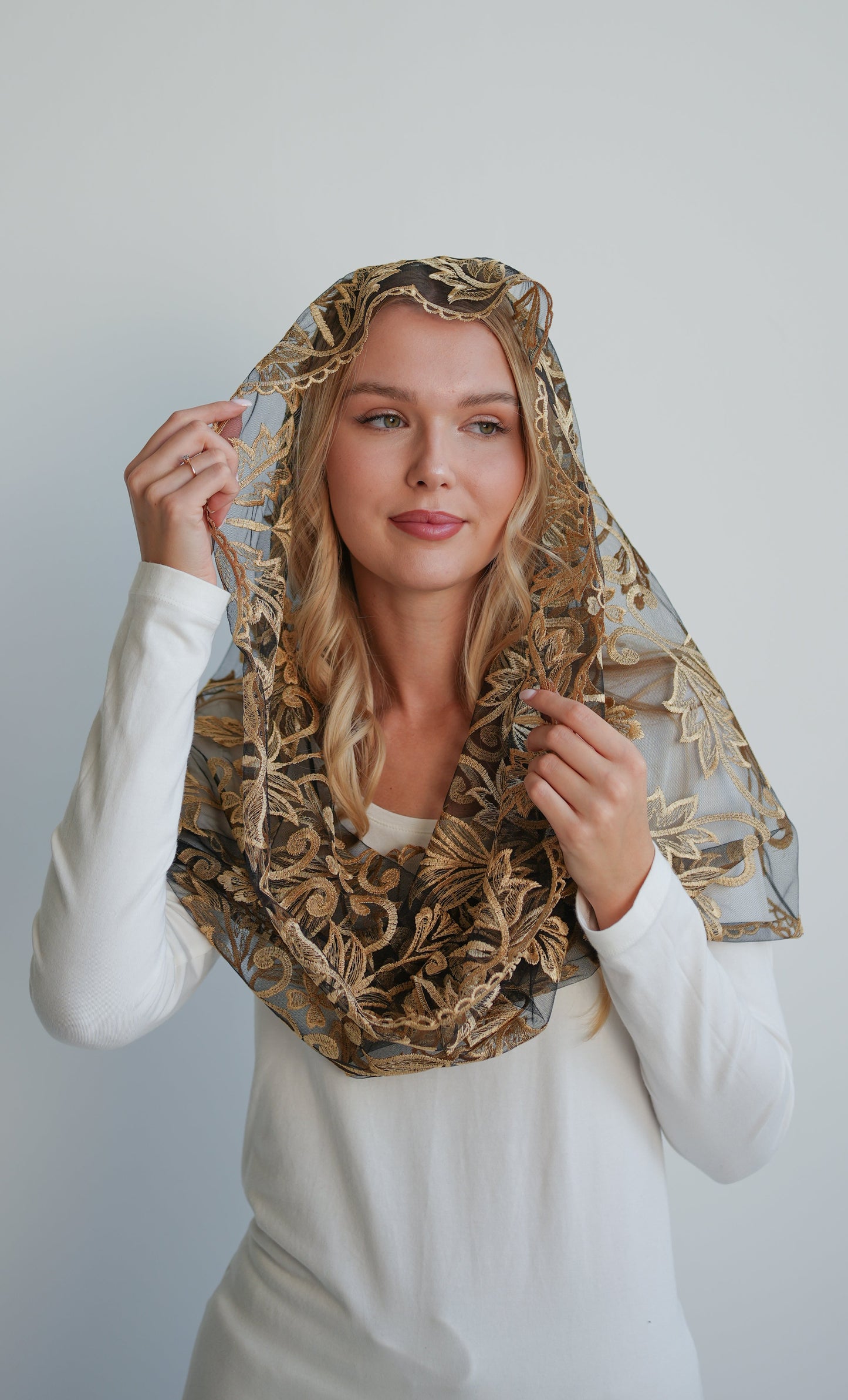 INFINITY GOLD LACE CHAPEL VEIL