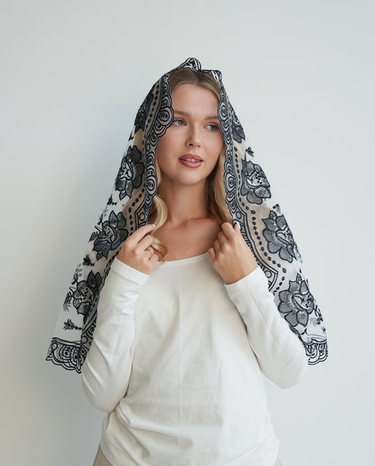 NEW BLACK & WHITE MANTILLA