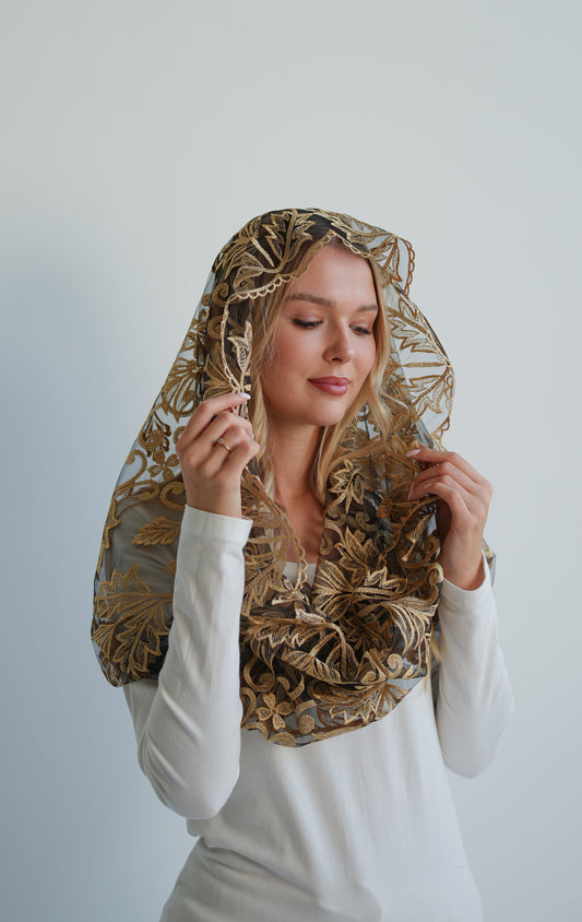 INFINITY GOLD LACE CHAPEL VEIL