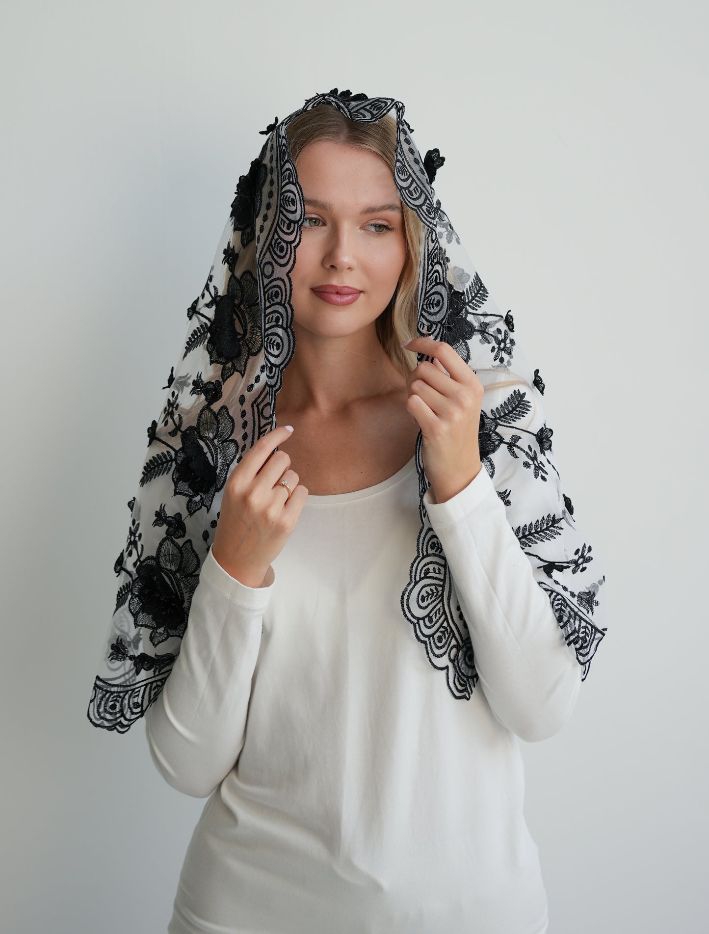 NEW 3D BLACK & WHITE VEIL - MariaVeils
