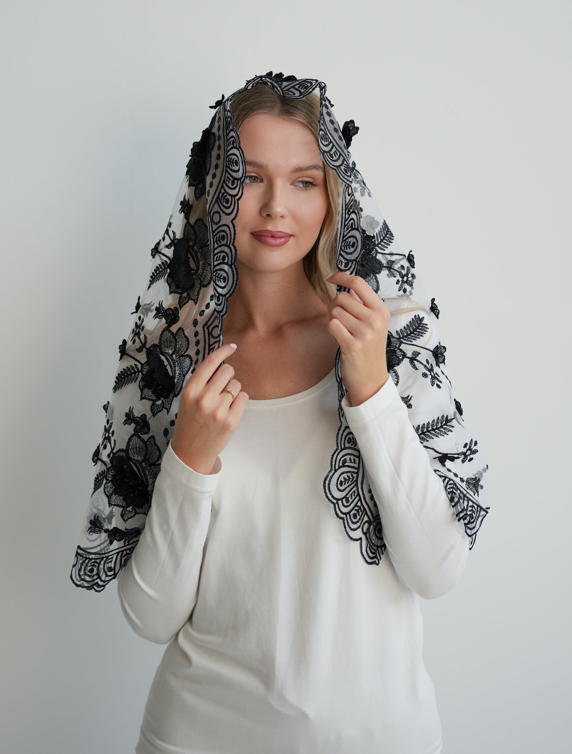 NEW 3D BLACK & WHITE VEIL - MariaVeils
