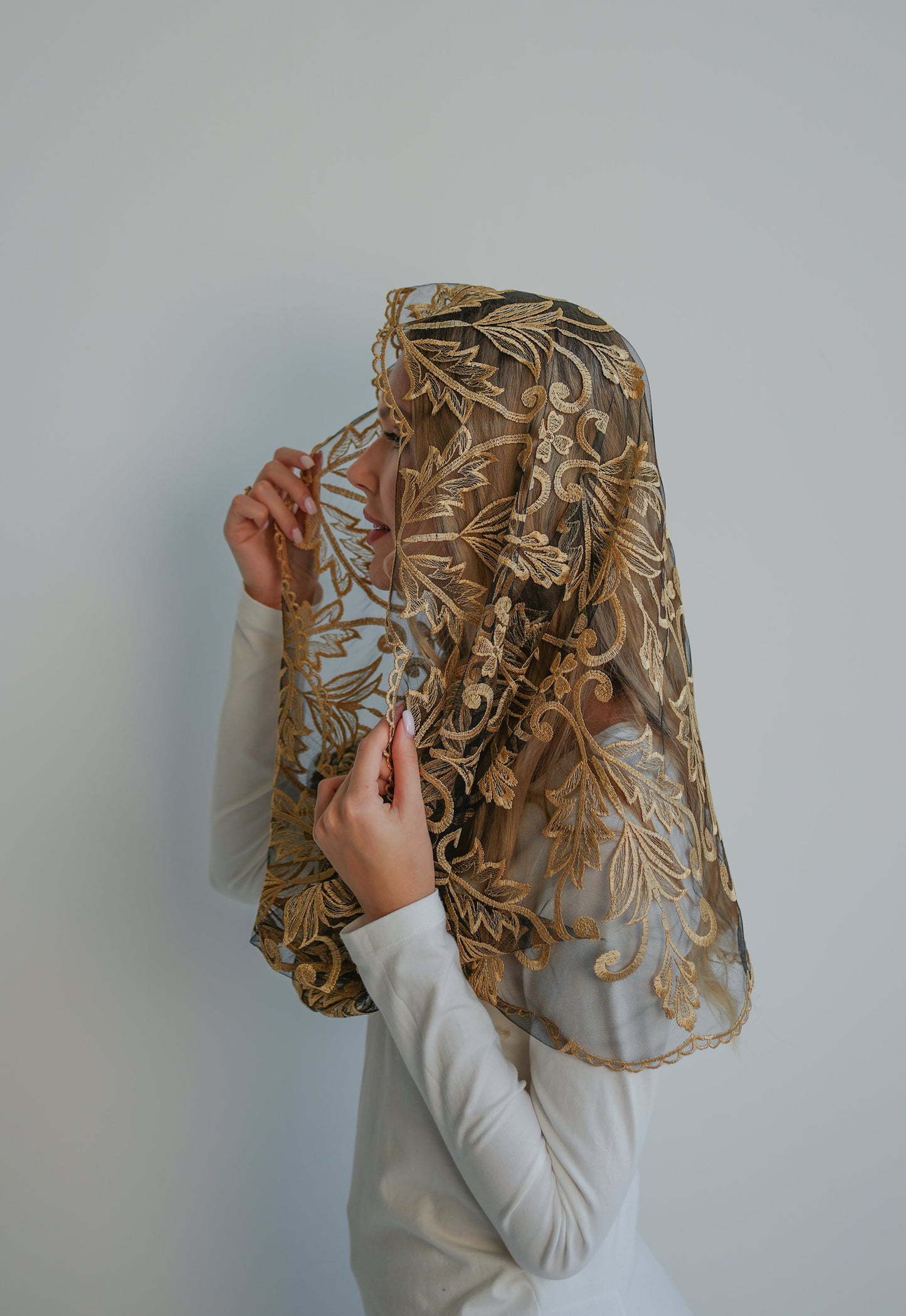 INFINITY GOLD LACE CHAPEL VEIL