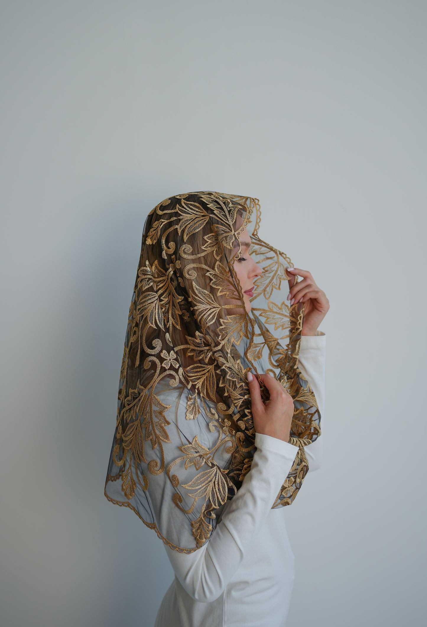 INFINITY GOLD LACE CHAPEL VEIL