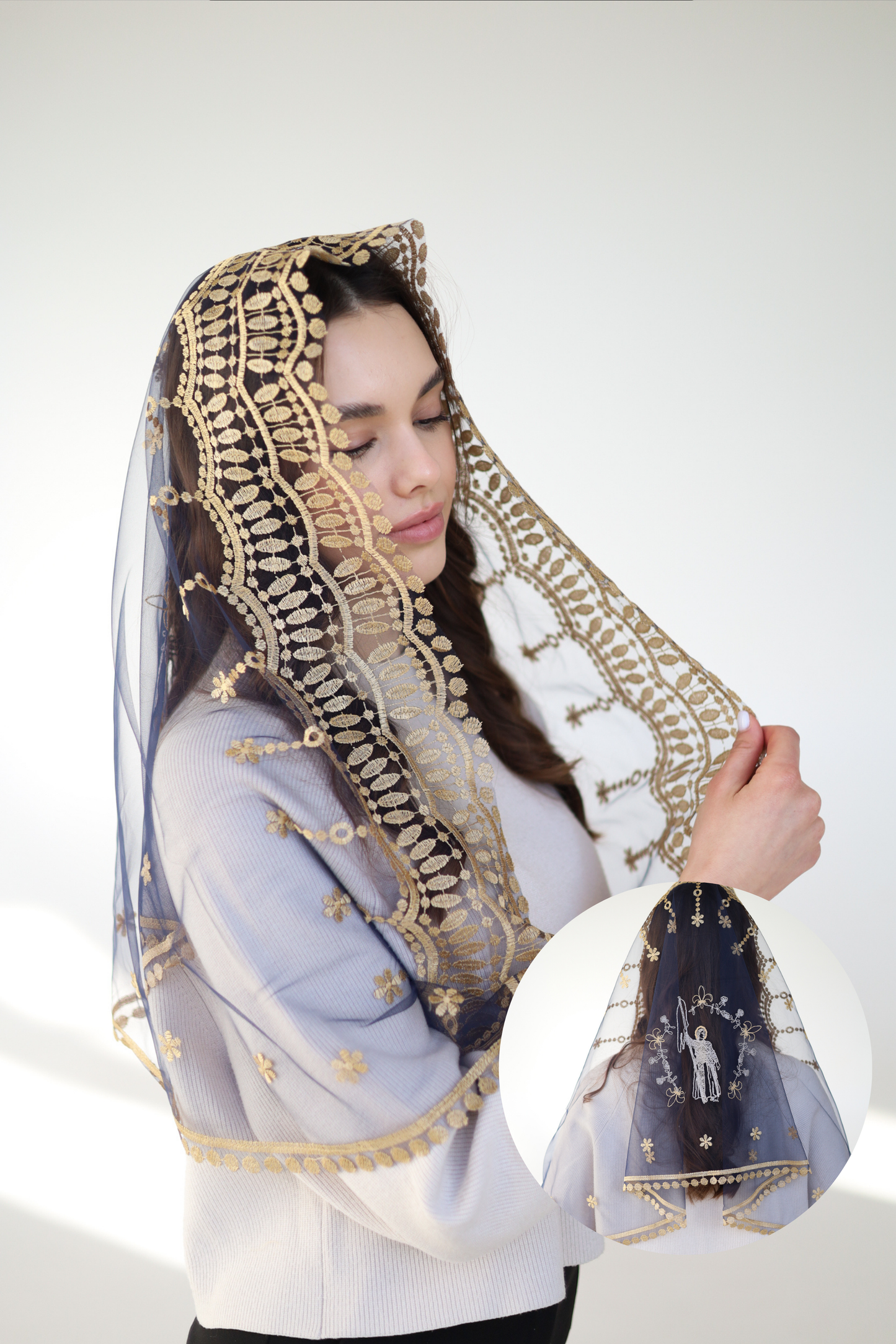 GOLD & BLUE VEIL WITH JESUS