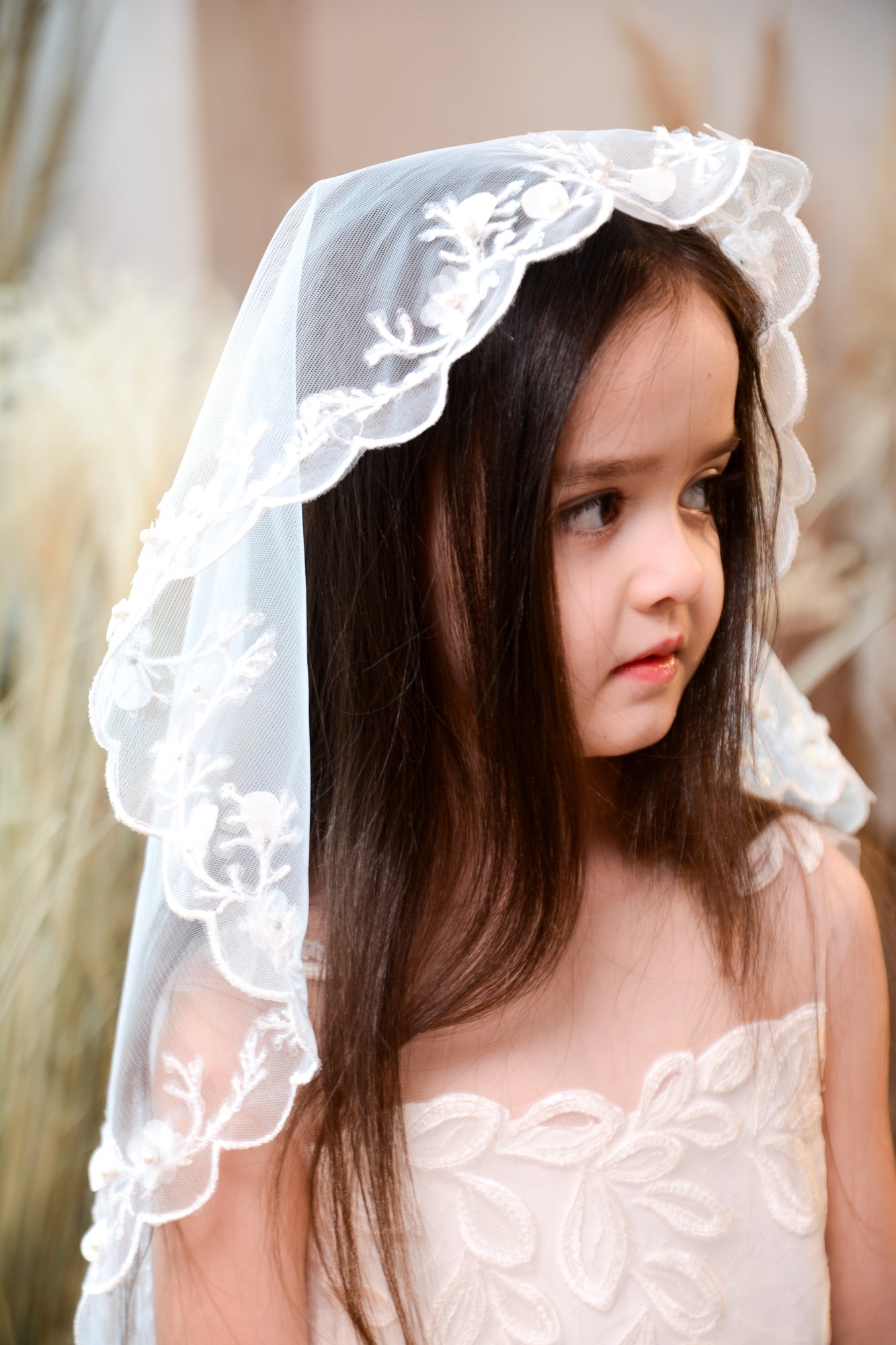 LONG 3D IVORY MANTILLA