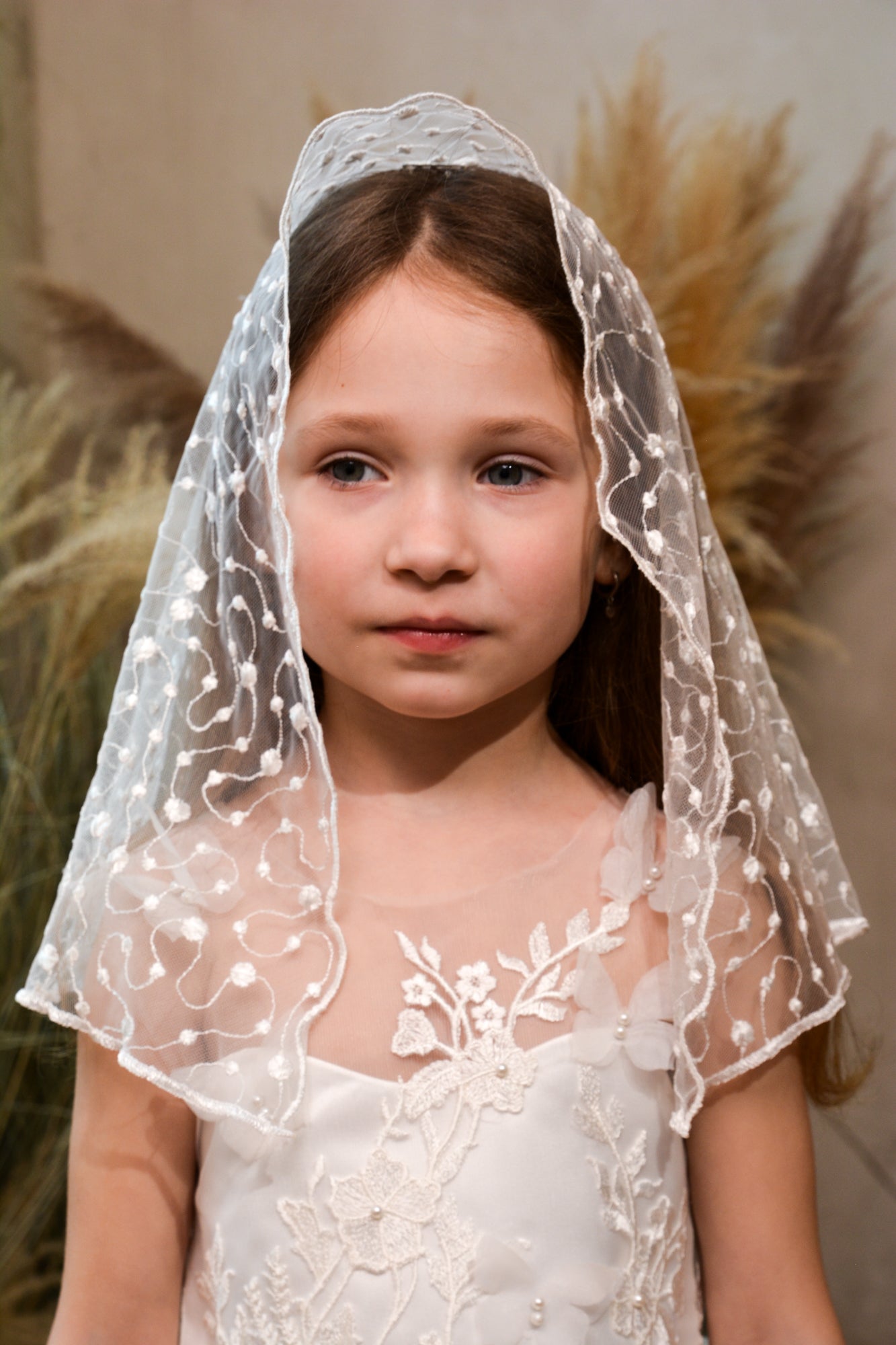 IVORY SHORT MANTILLA