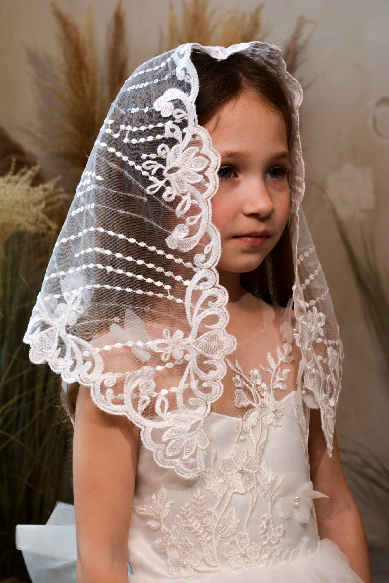 SHINY SHORT MANTILLA
