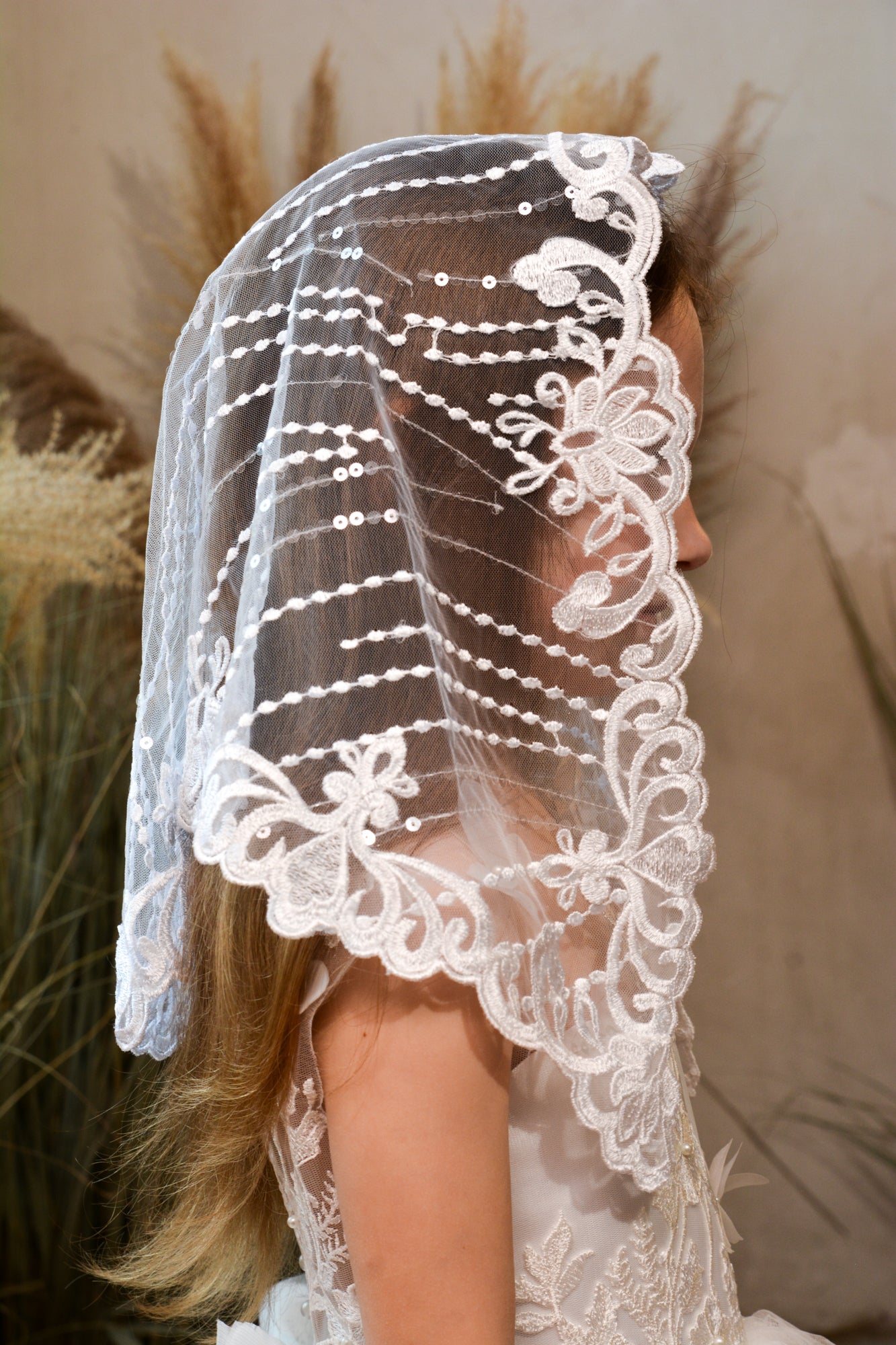 SHINY SHORT MANTILLA