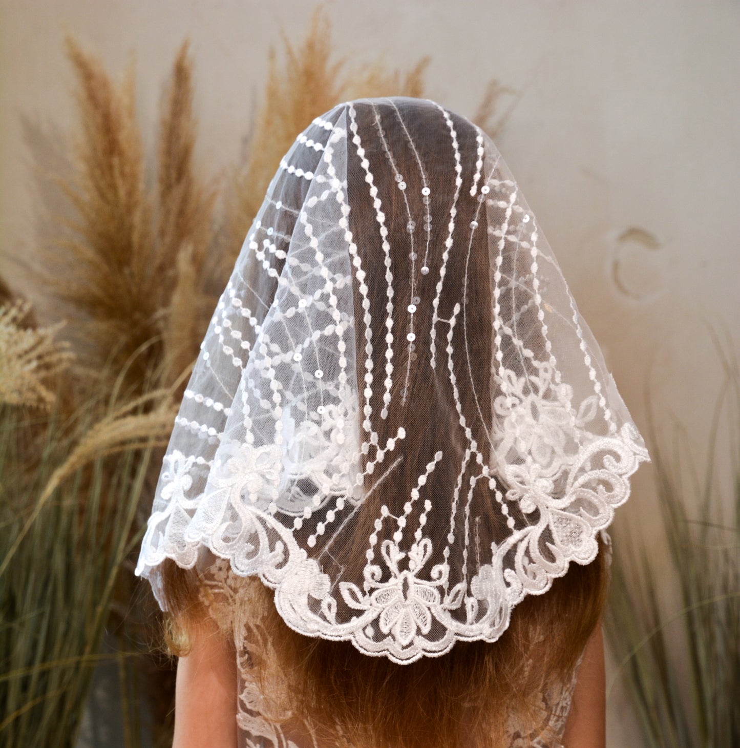 SHINY SHORT MANTILLA
