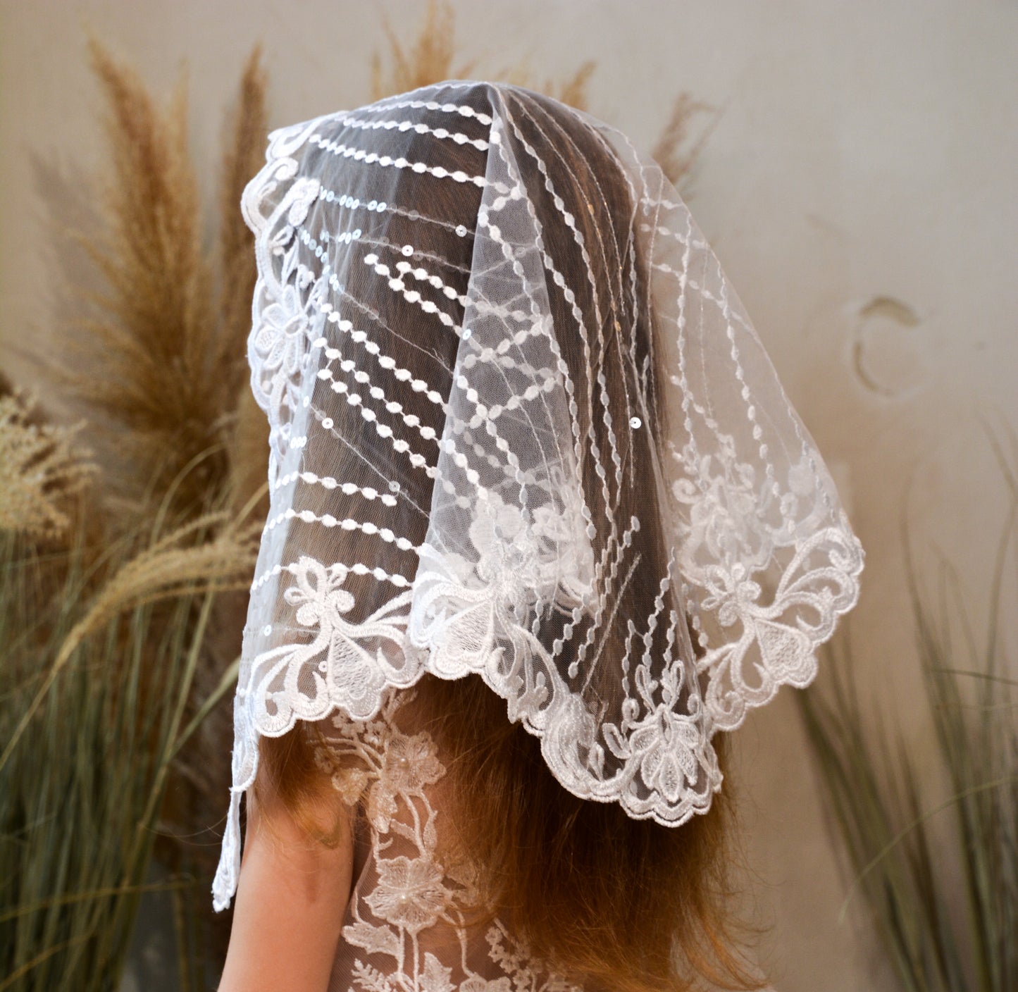 SHINY SHORT MANTILLA