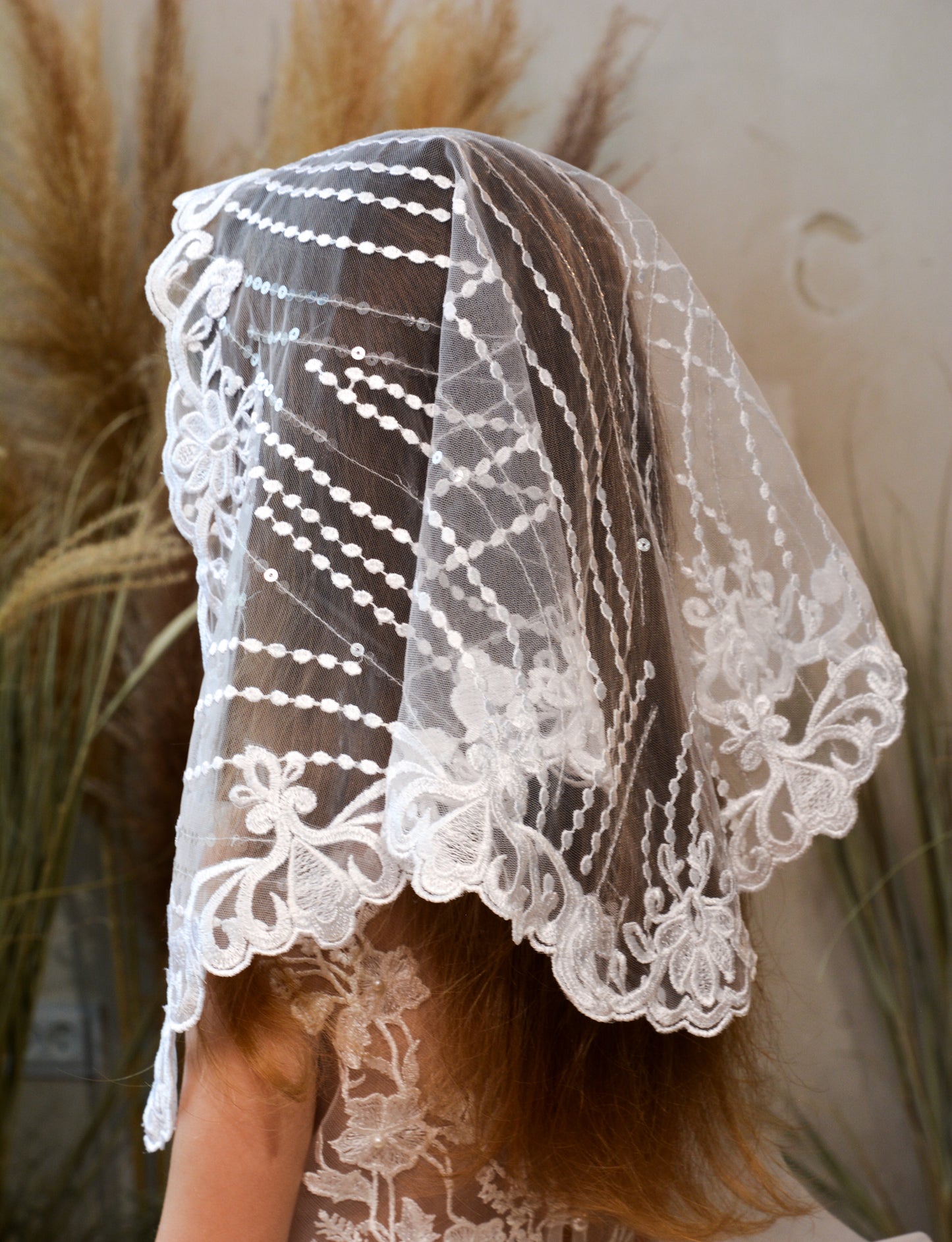 SHINY SHORT MANTILLA