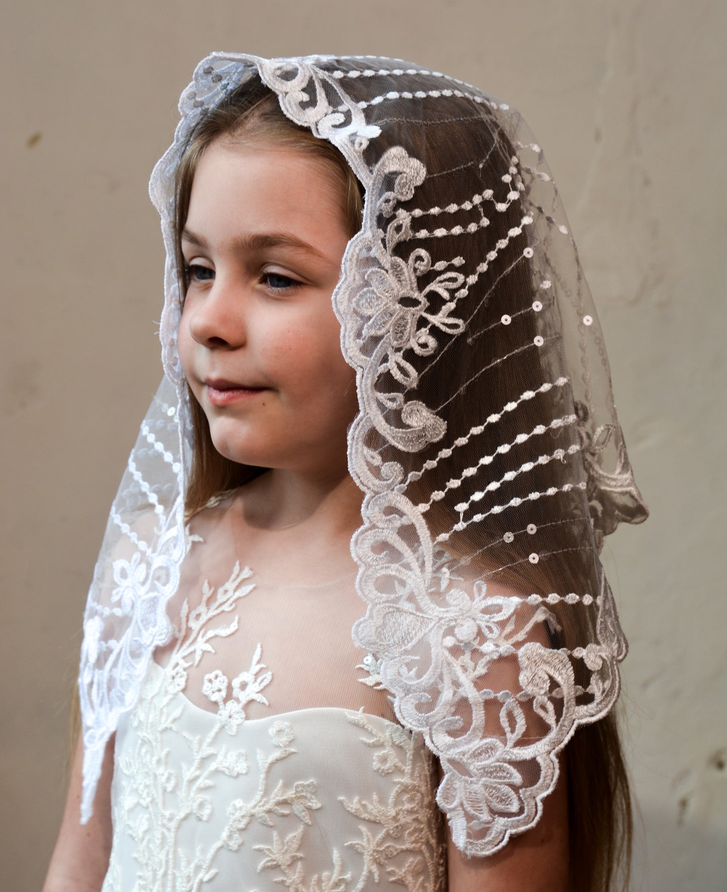 SHINY SHORT MANTILLA