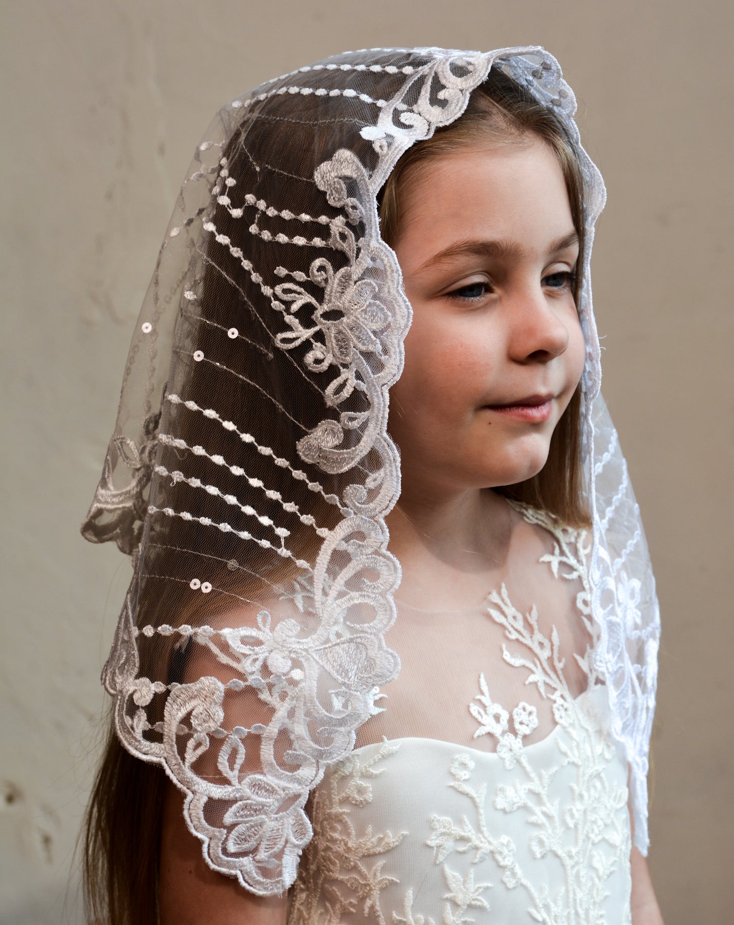 SHINY SHORT MANTILLA