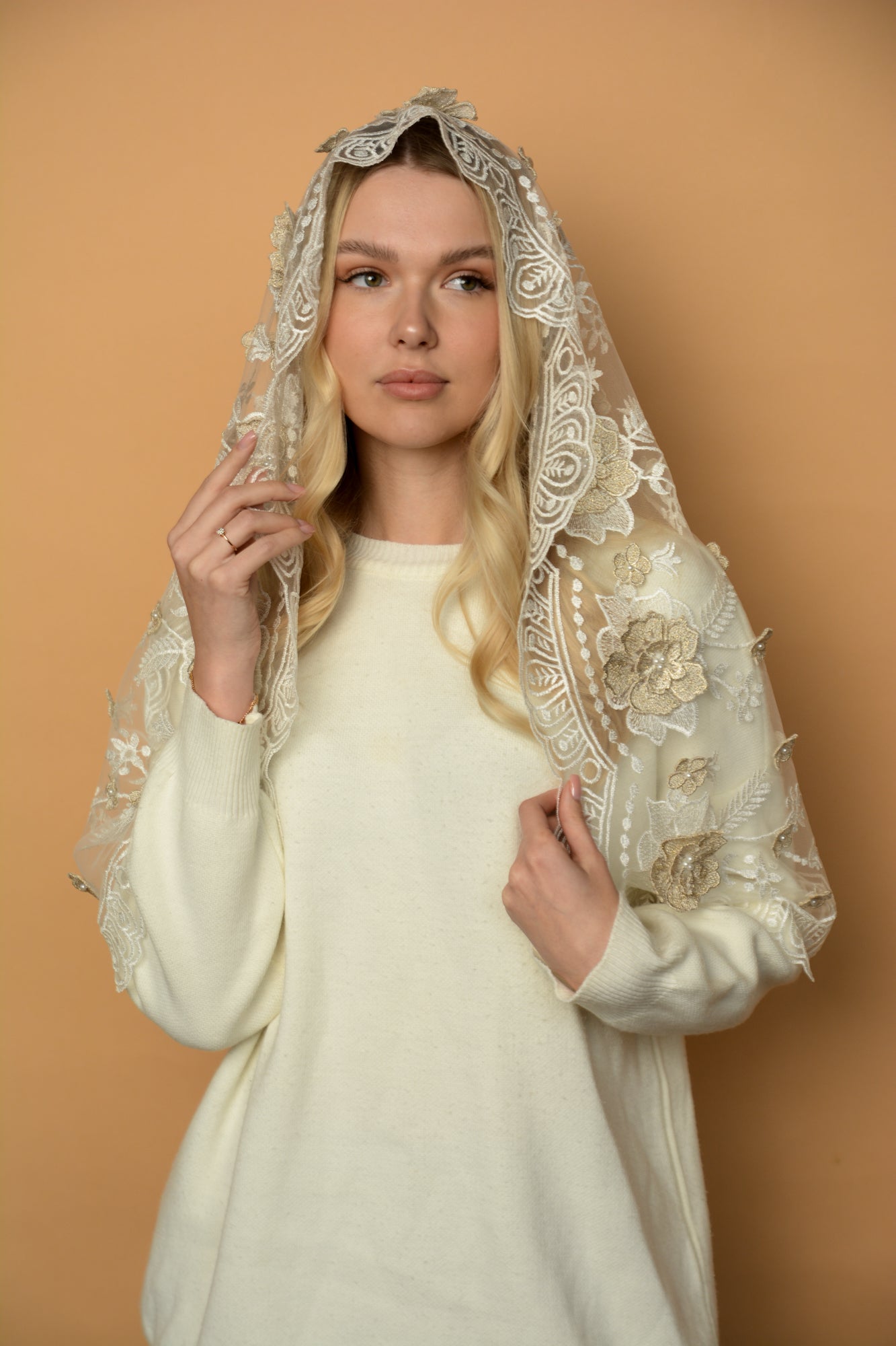 3D FLORAL MANTILLA - MariaVeils