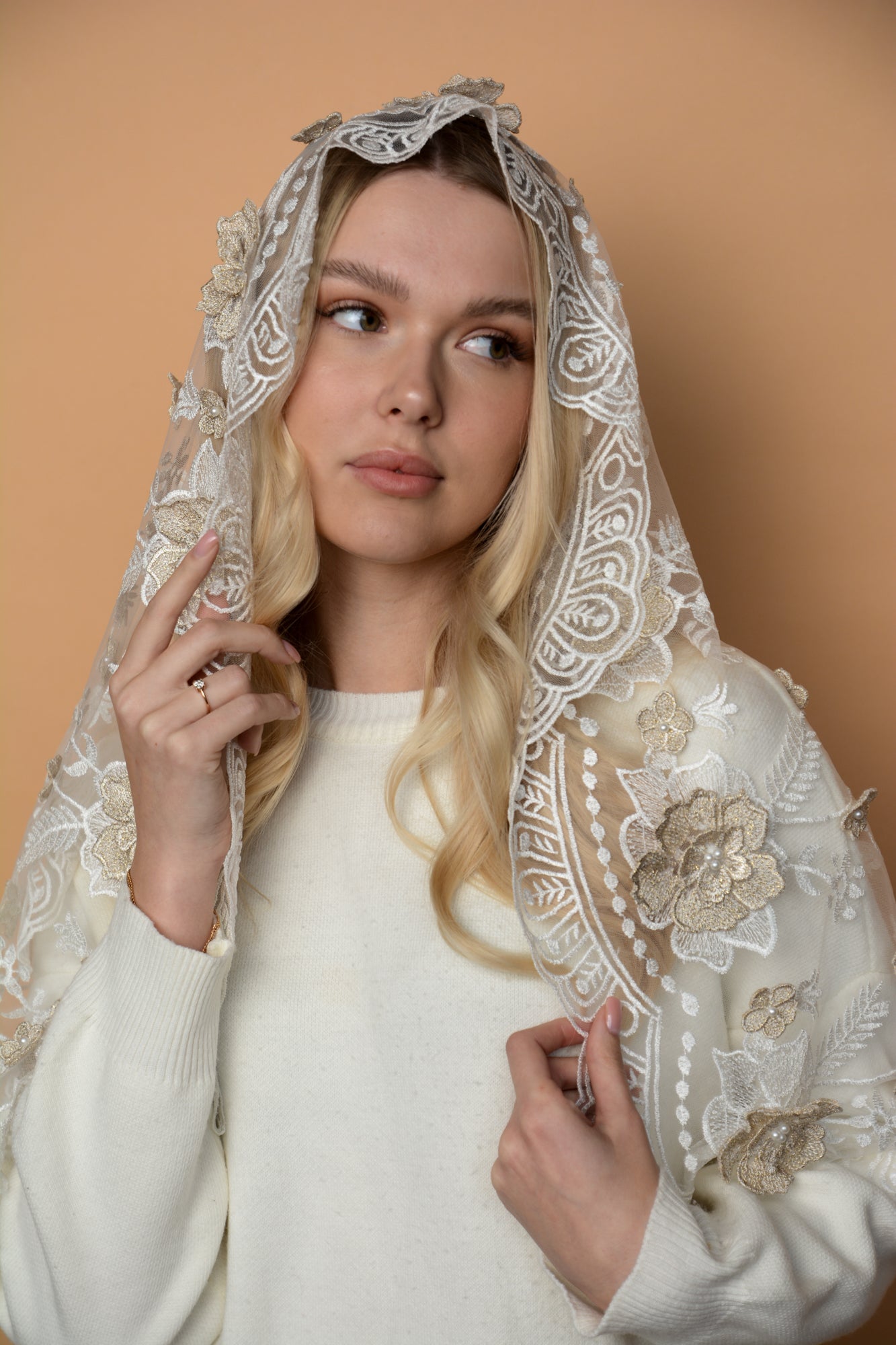 3D FLORAL MANTILLA - MariaVeils
