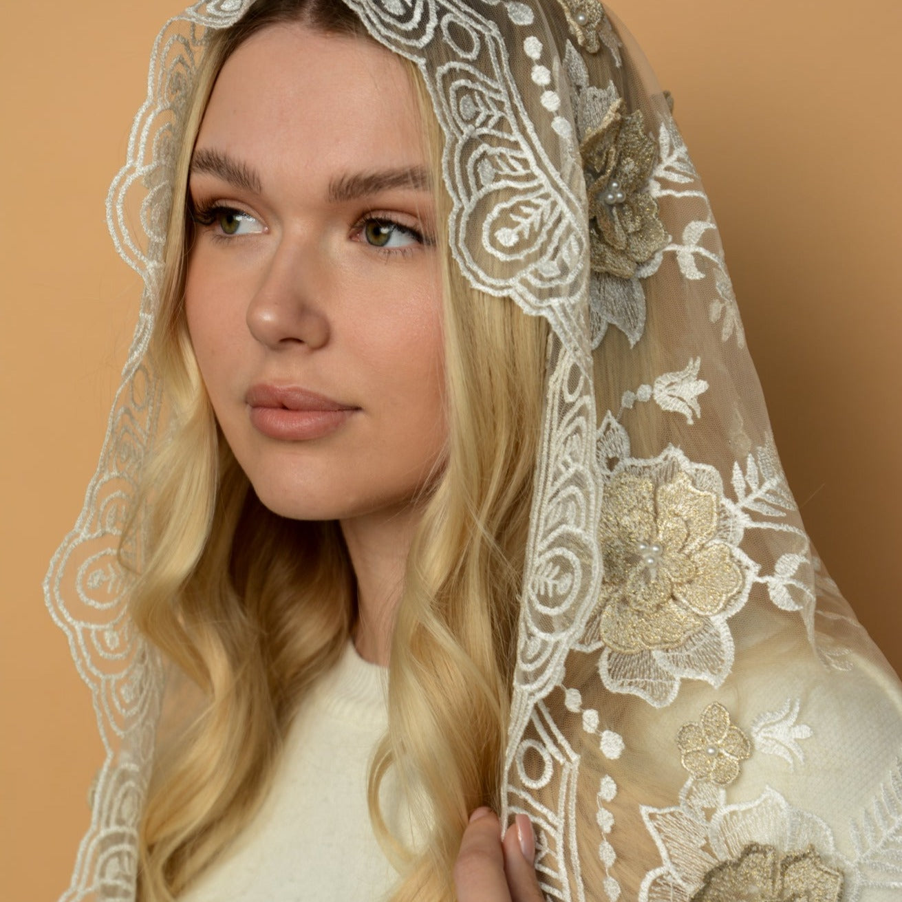 3D FLORAL MANTILLA - MariaVeils