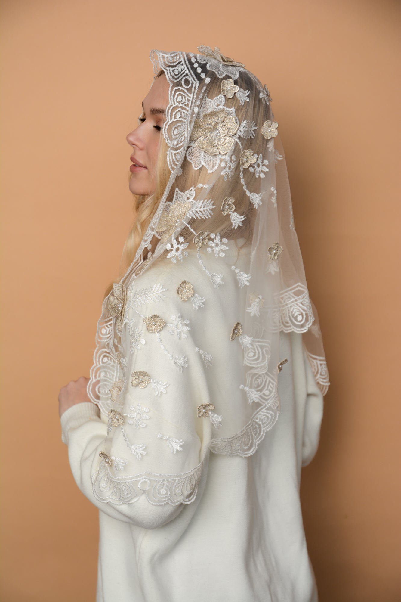 3D FLORAL MANTILLA - MariaVeils