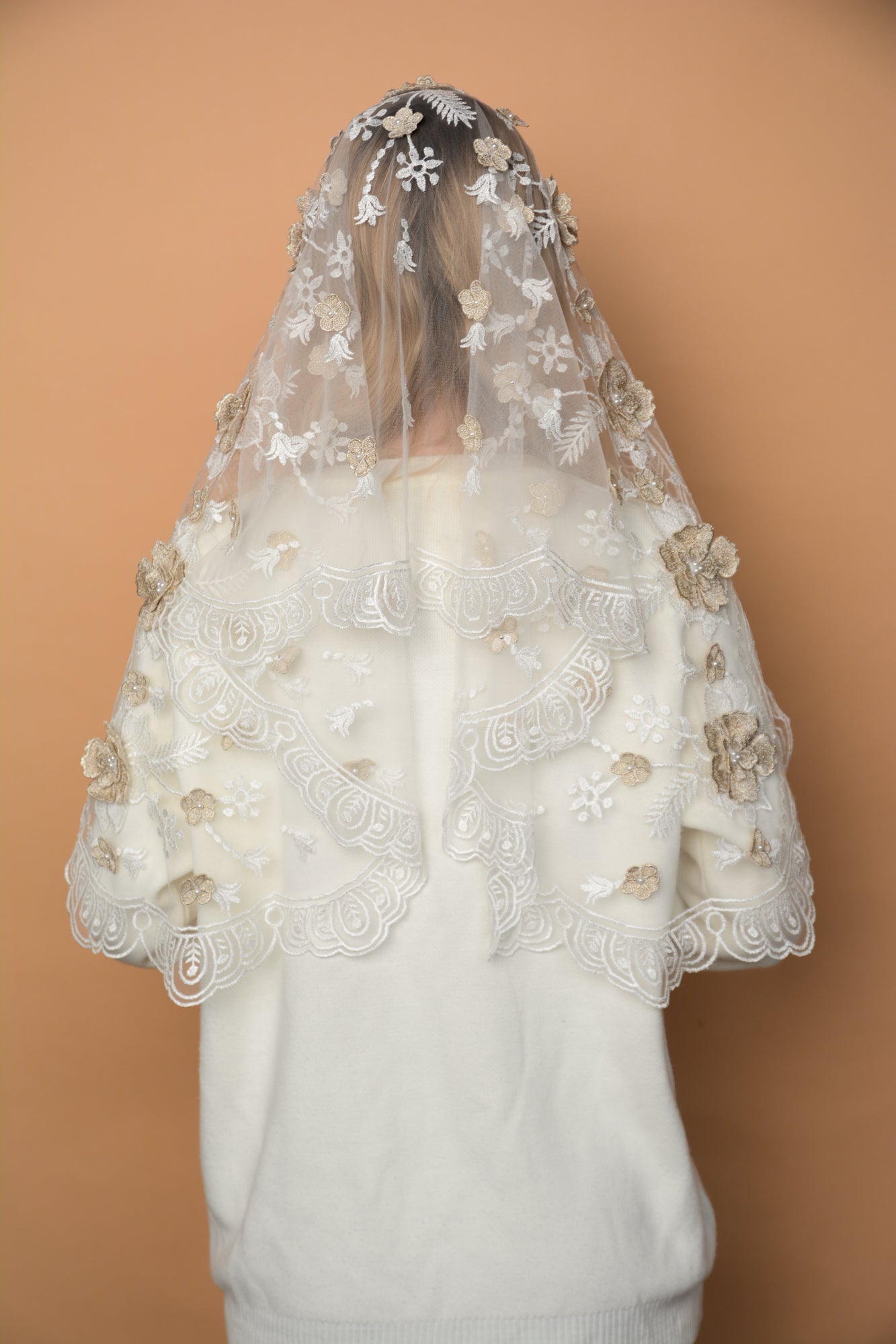 3D FLORAL MANTILLA - MariaVeils