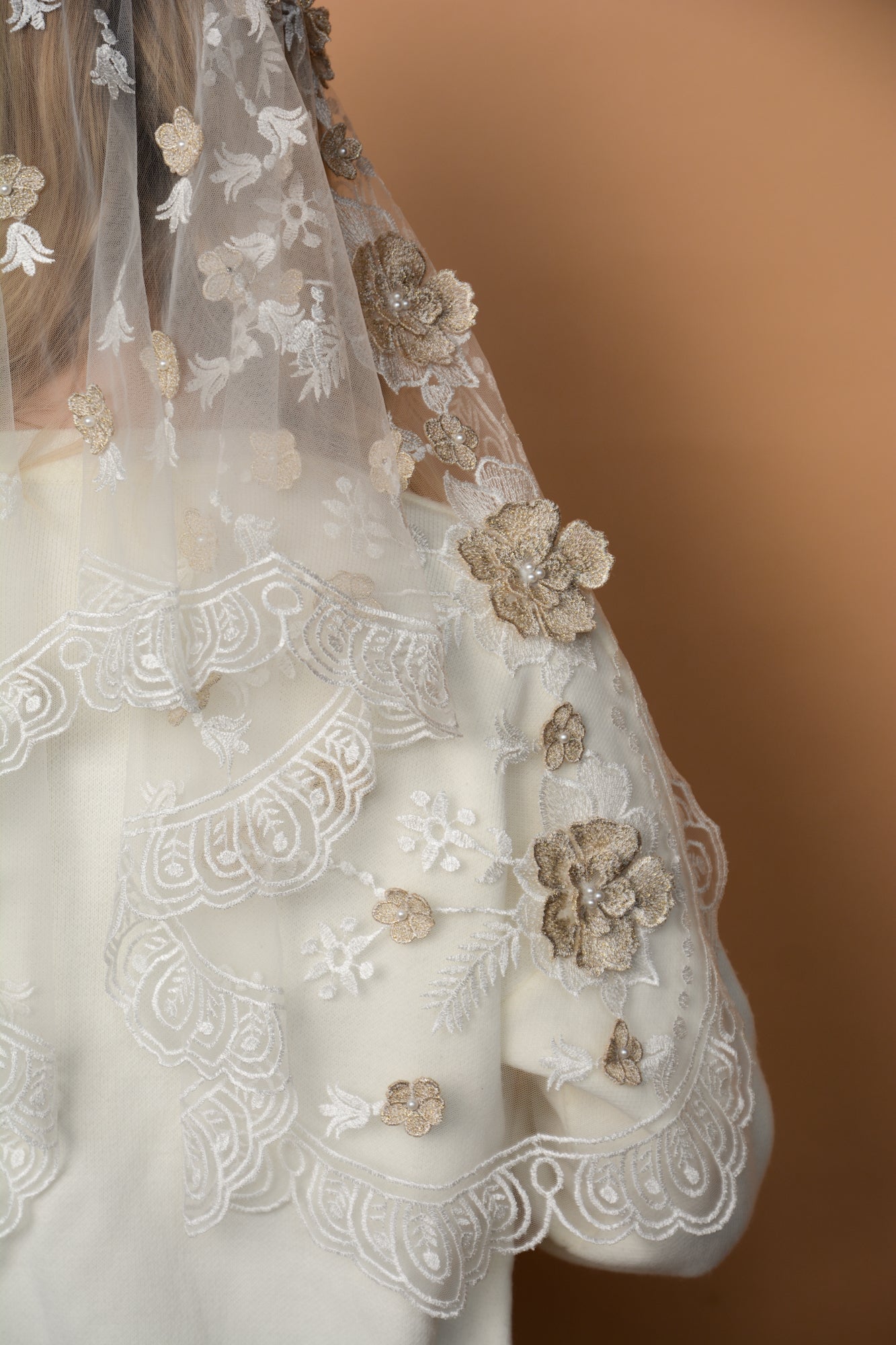 3D FLORAL MANTILLA - MariaVeils