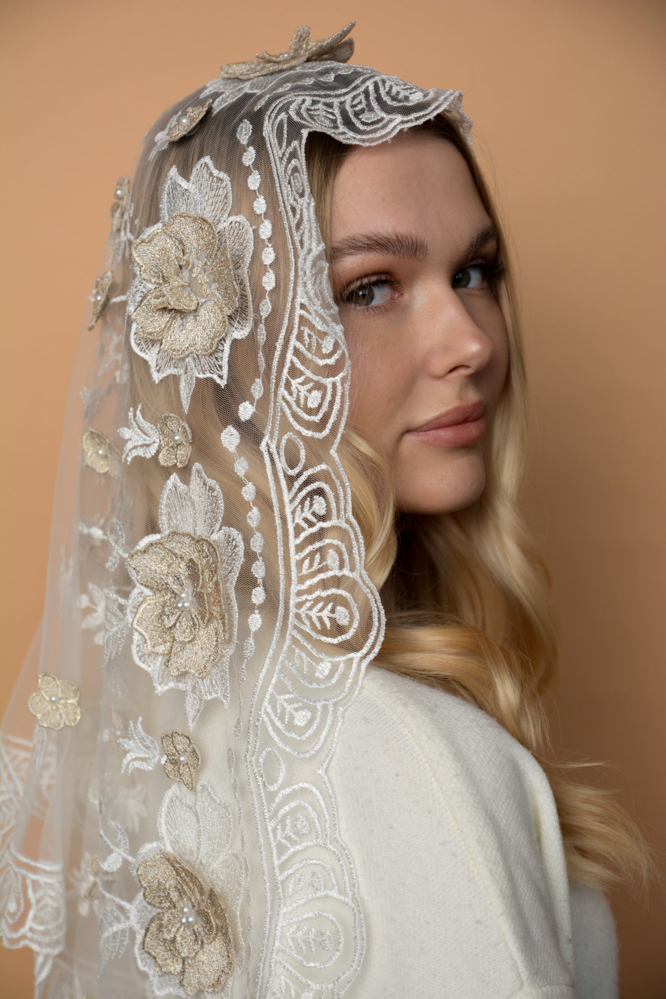 3D FLORAL MANTILLA - MariaVeils