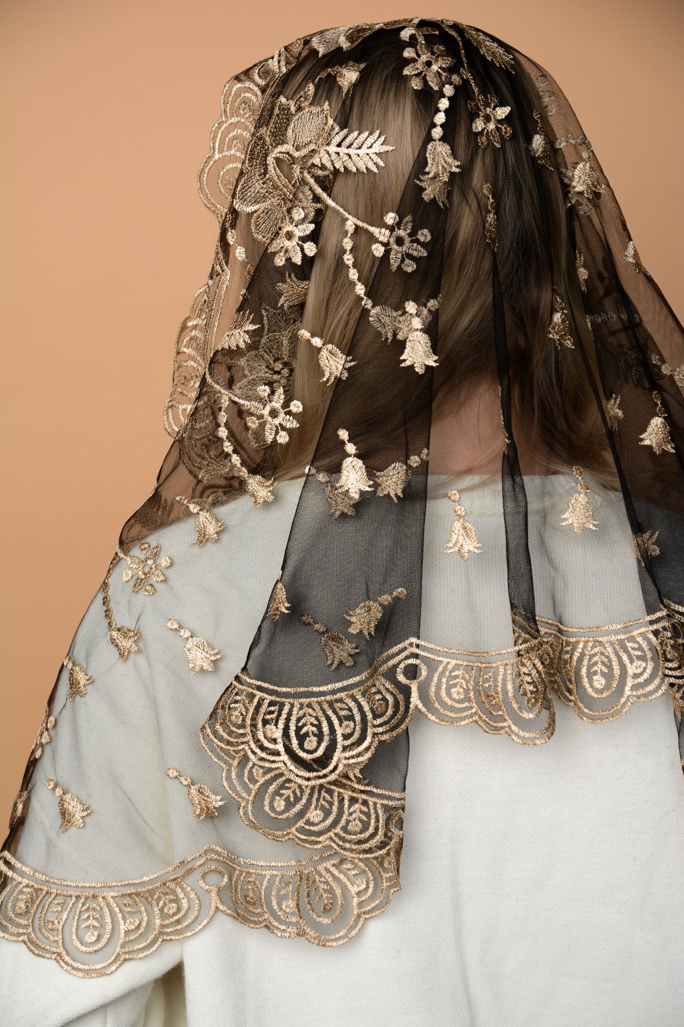 LONG GOLD MANTILLA - MariaVeils