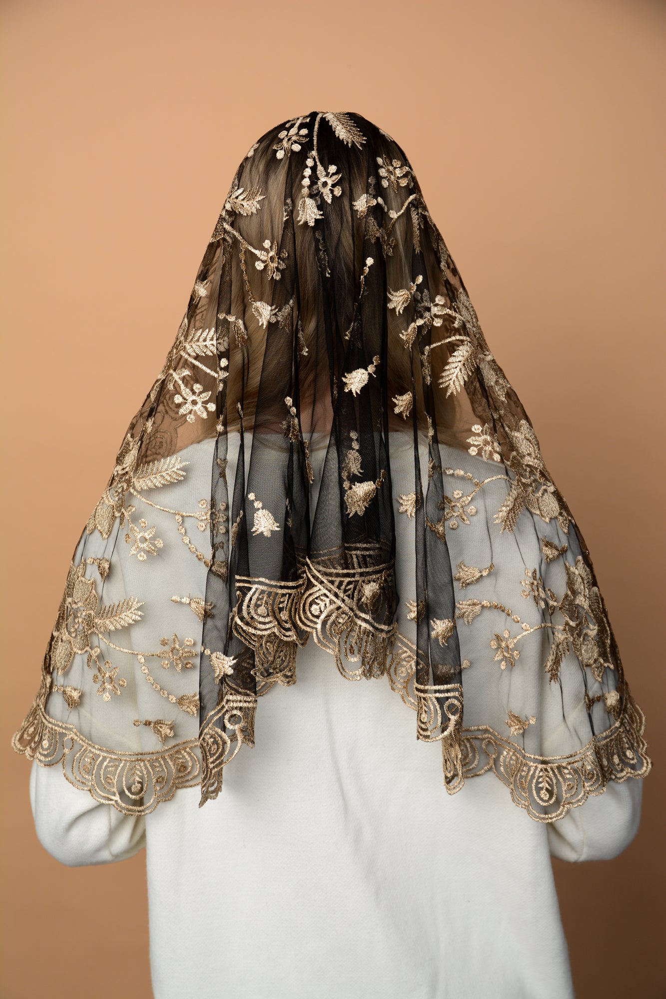 LONG GOLD MANTILLA - MariaVeils
