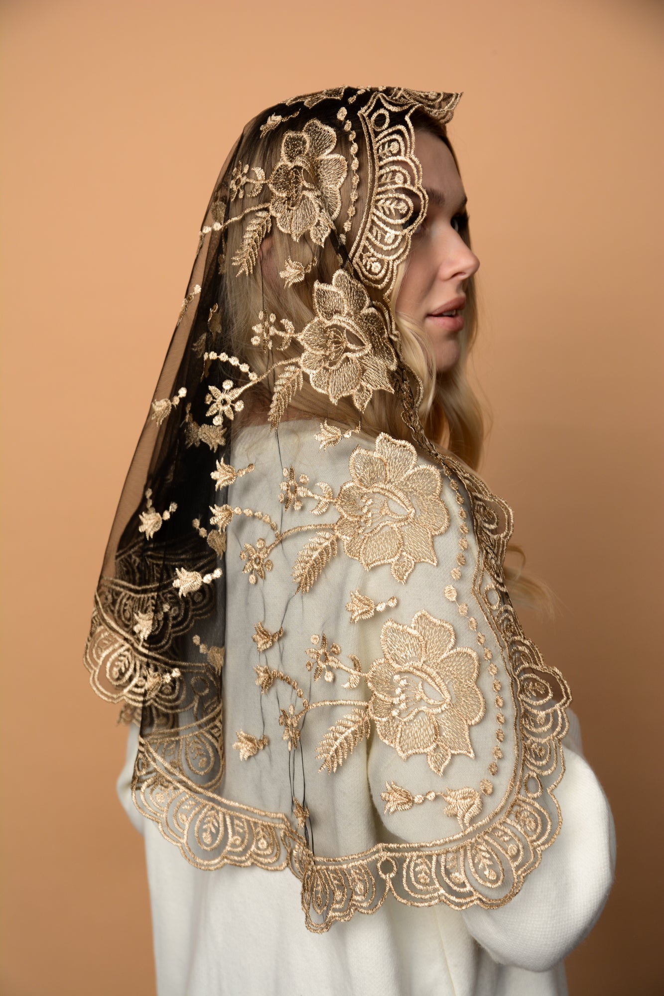 LONG GOLD MANTILLA - MariaVeils