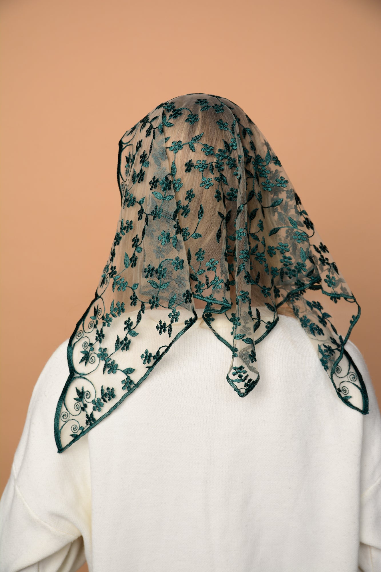 TRIANGLE GREEN VEIL
